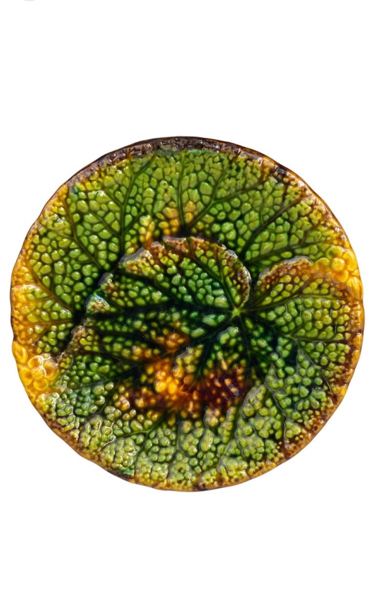 19th Century English Majolica Begonia Leaves Plate In condizioni buone in vendita a Austin, TX