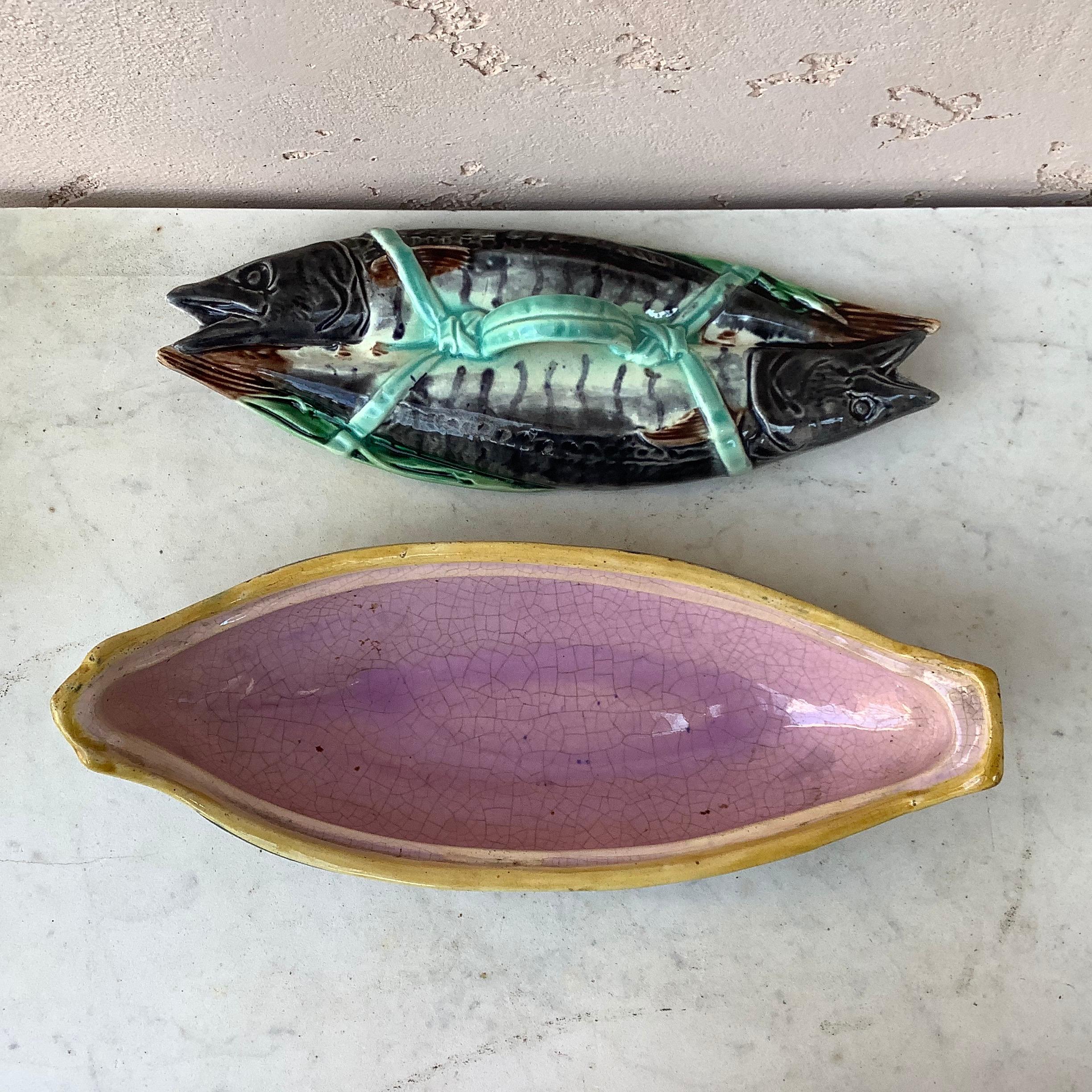 Majolique soupière en majolique anglaise du 19e siècle en forme de poisson et de maquereau en vente
