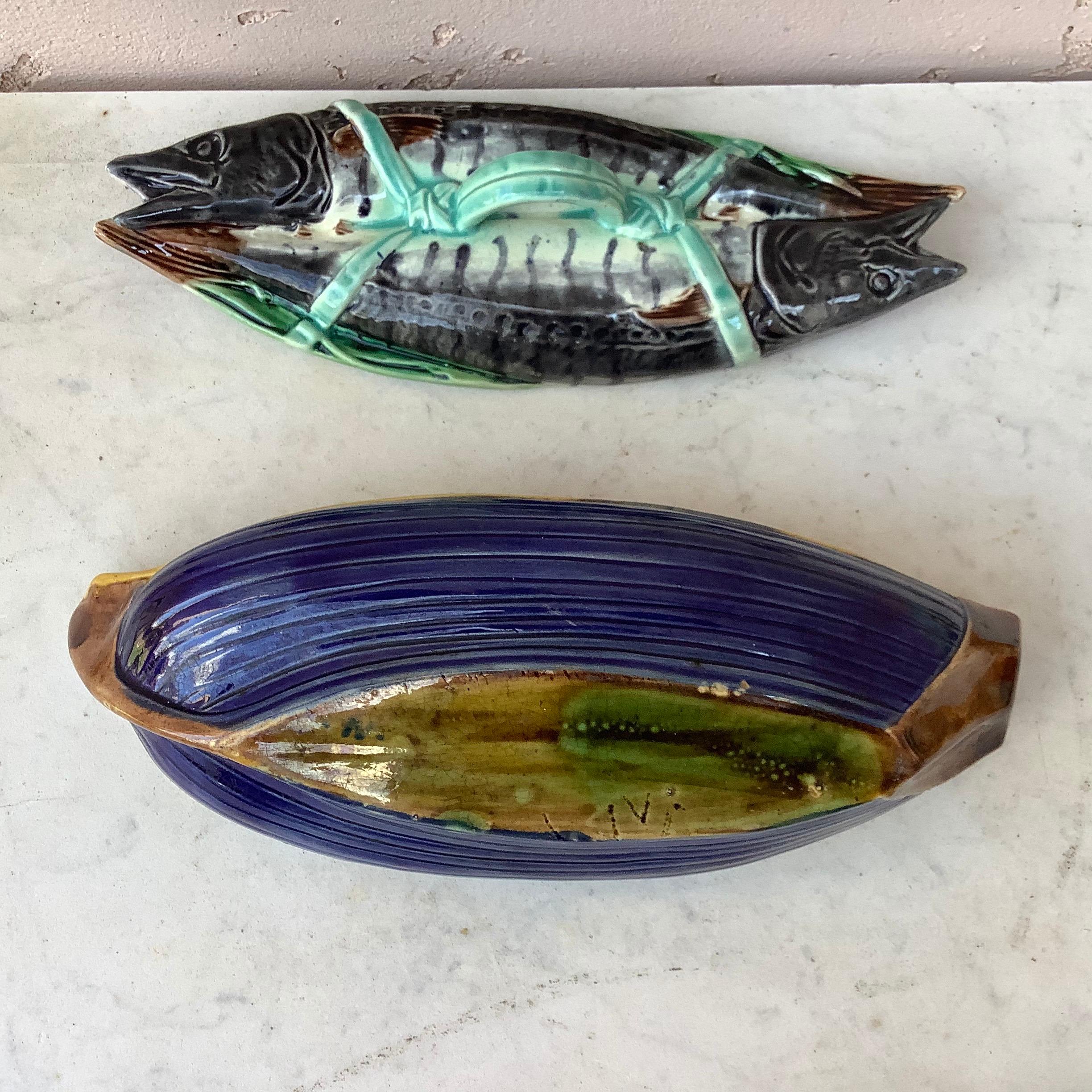 soupière en majolique anglaise du 19e siècle en forme de poisson et de maquereau en vente 2