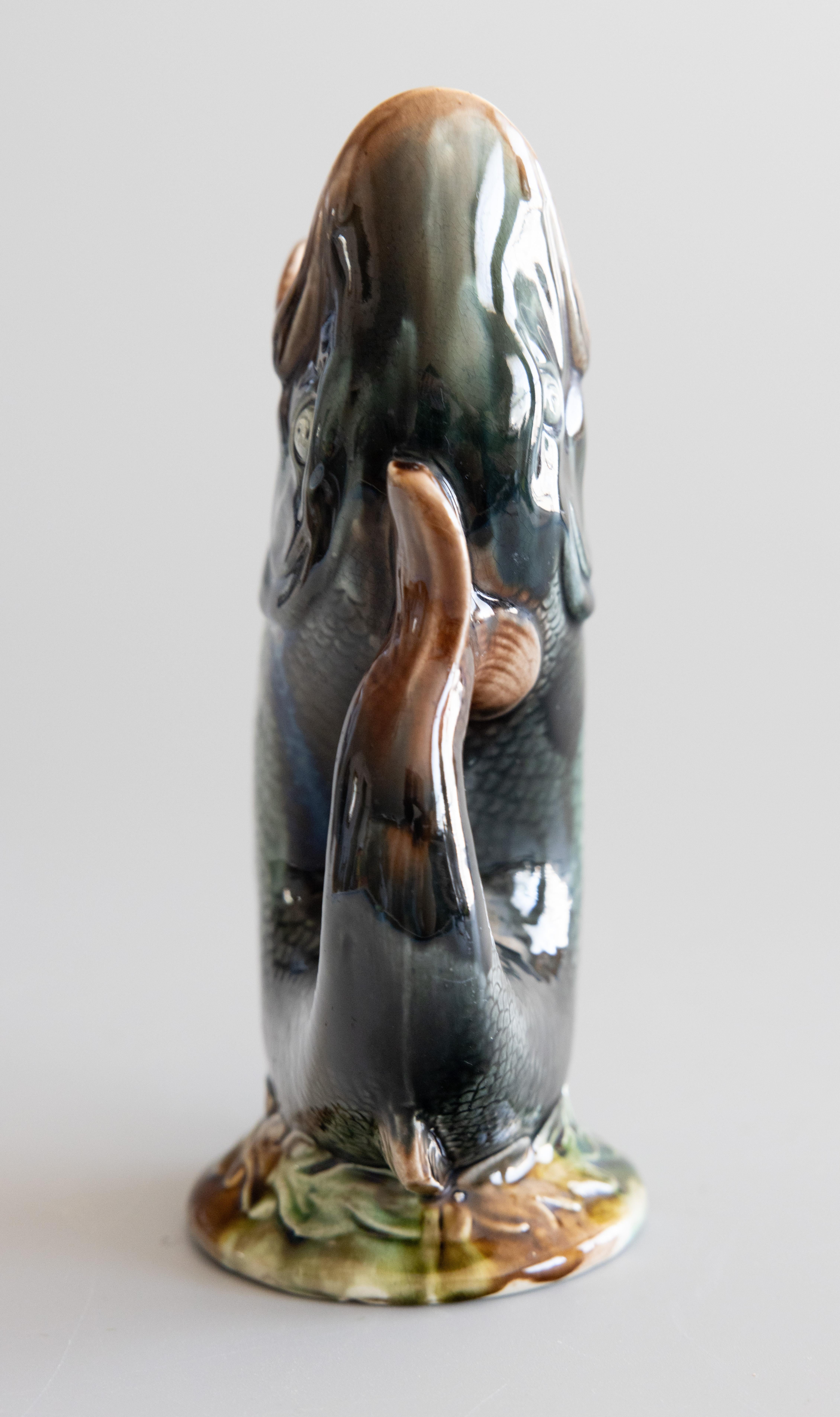 Victorien Pichet et pichet à poisson en majolique anglaise du 19e siècle en vente