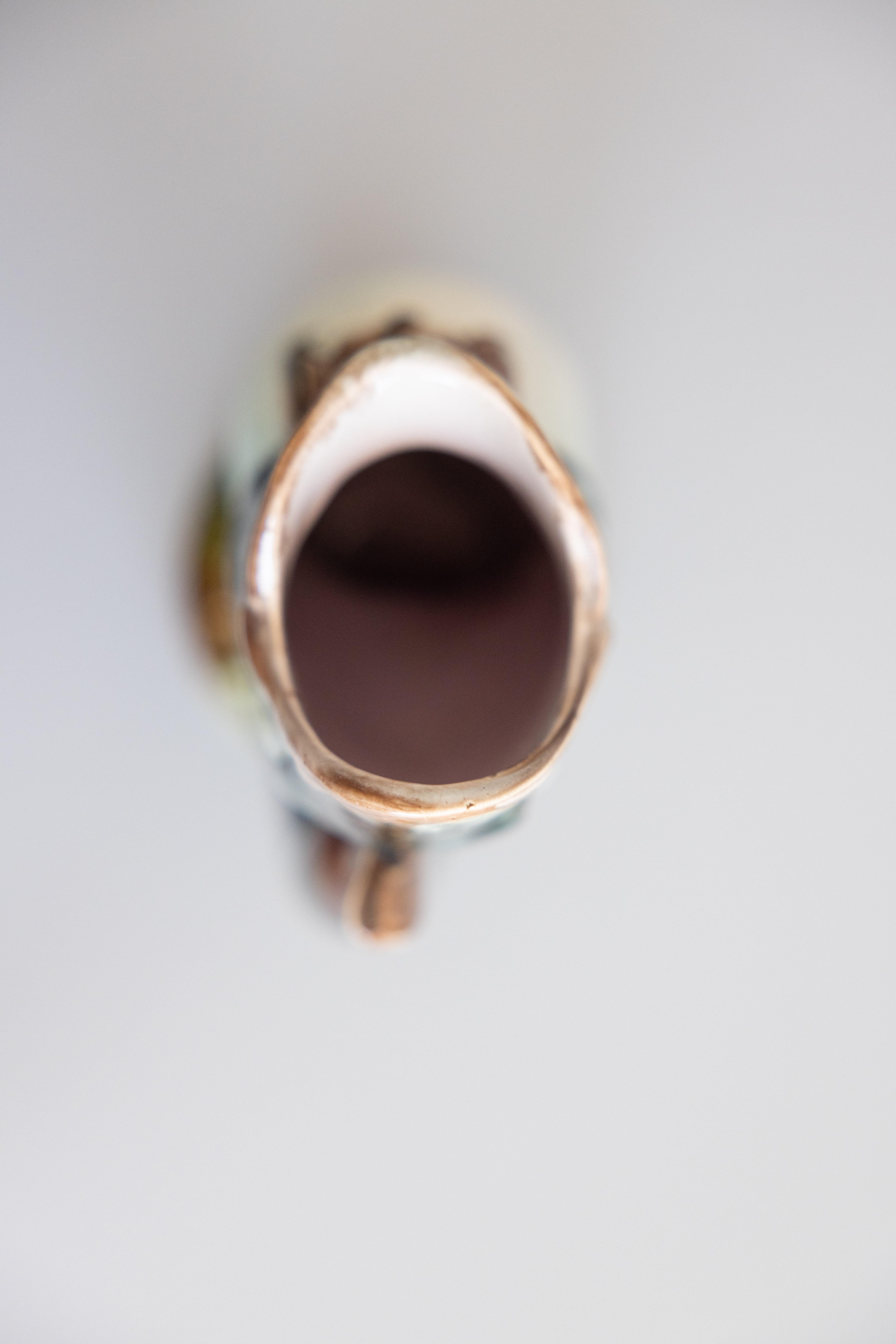 Vernissé Pichet et pichet à poisson en majolique anglaise du 19e siècle en vente