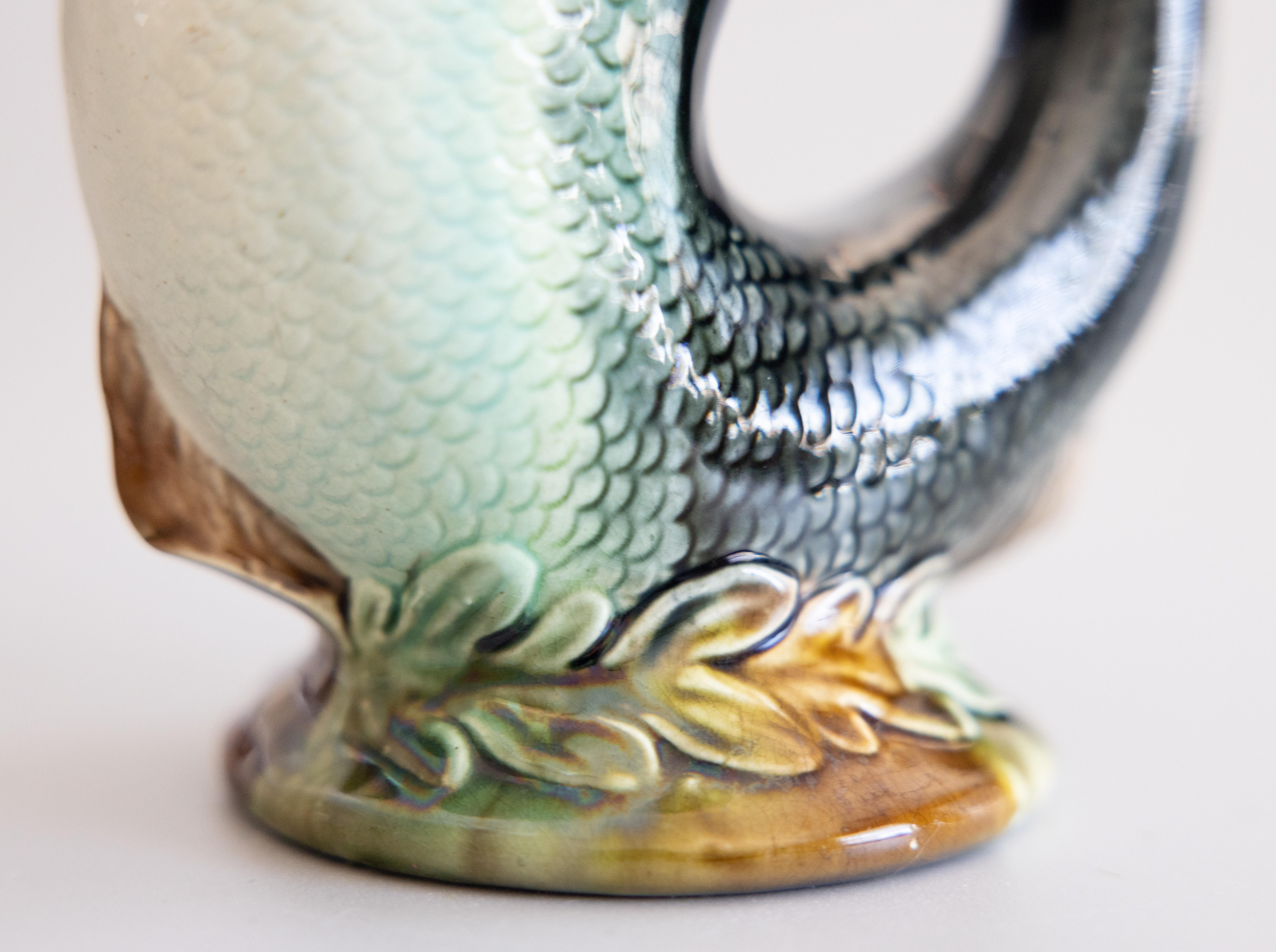 Pichet et pichet à poisson en majolique anglaise du 19e siècle Bon état - En vente à Pearland, TX