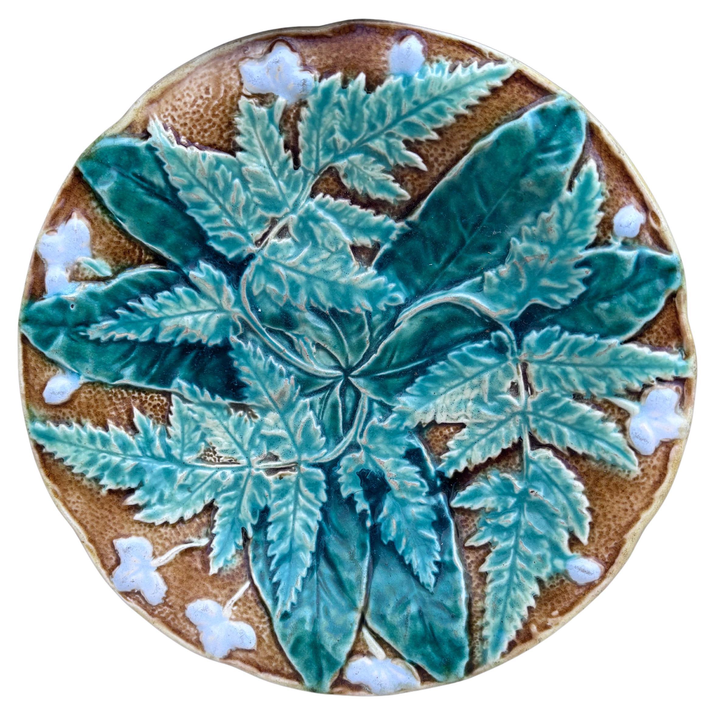 19th Century English Majolica Leaves and White Flowers Plate For Sale
