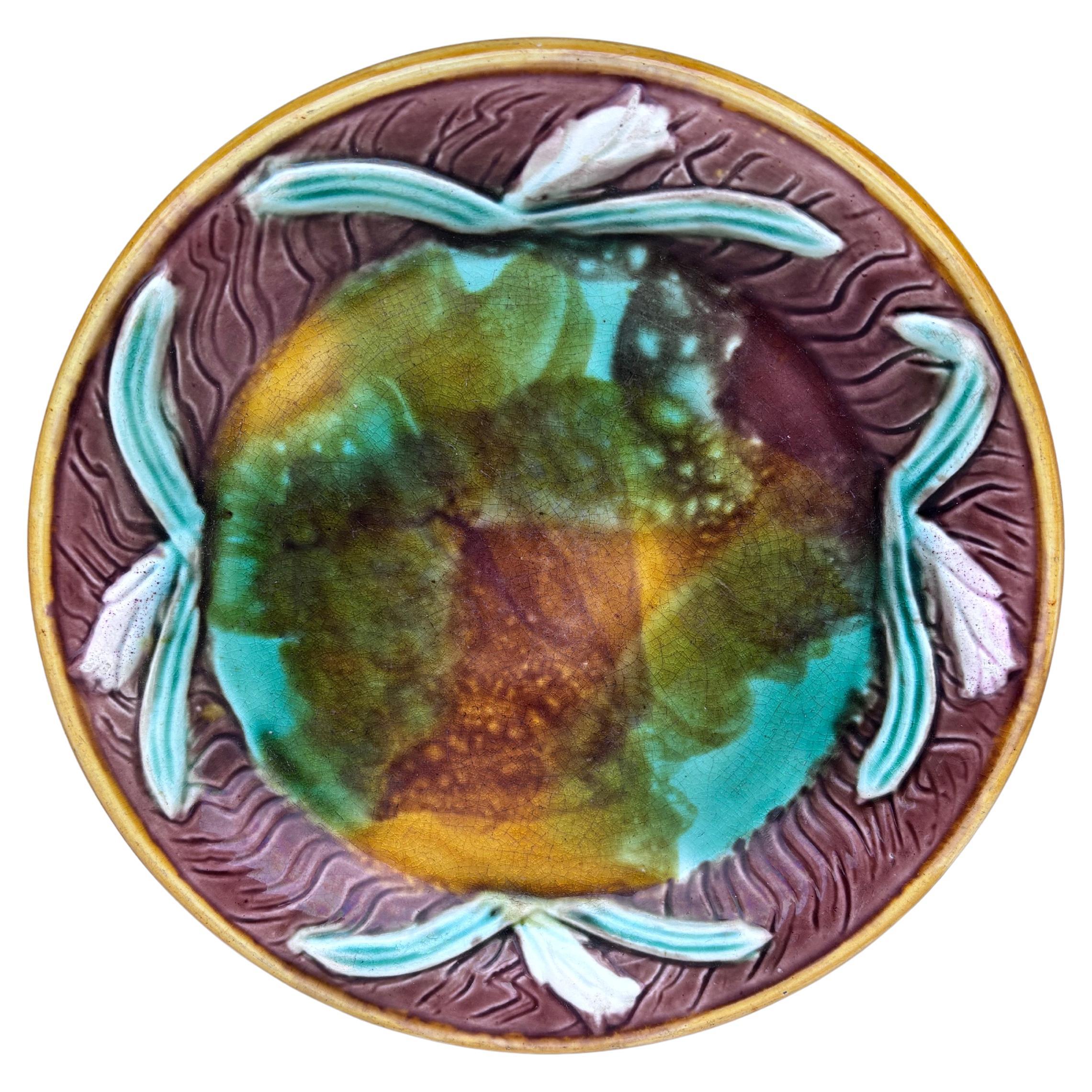 19th Century English Majolica Leaves Plate For Sale
