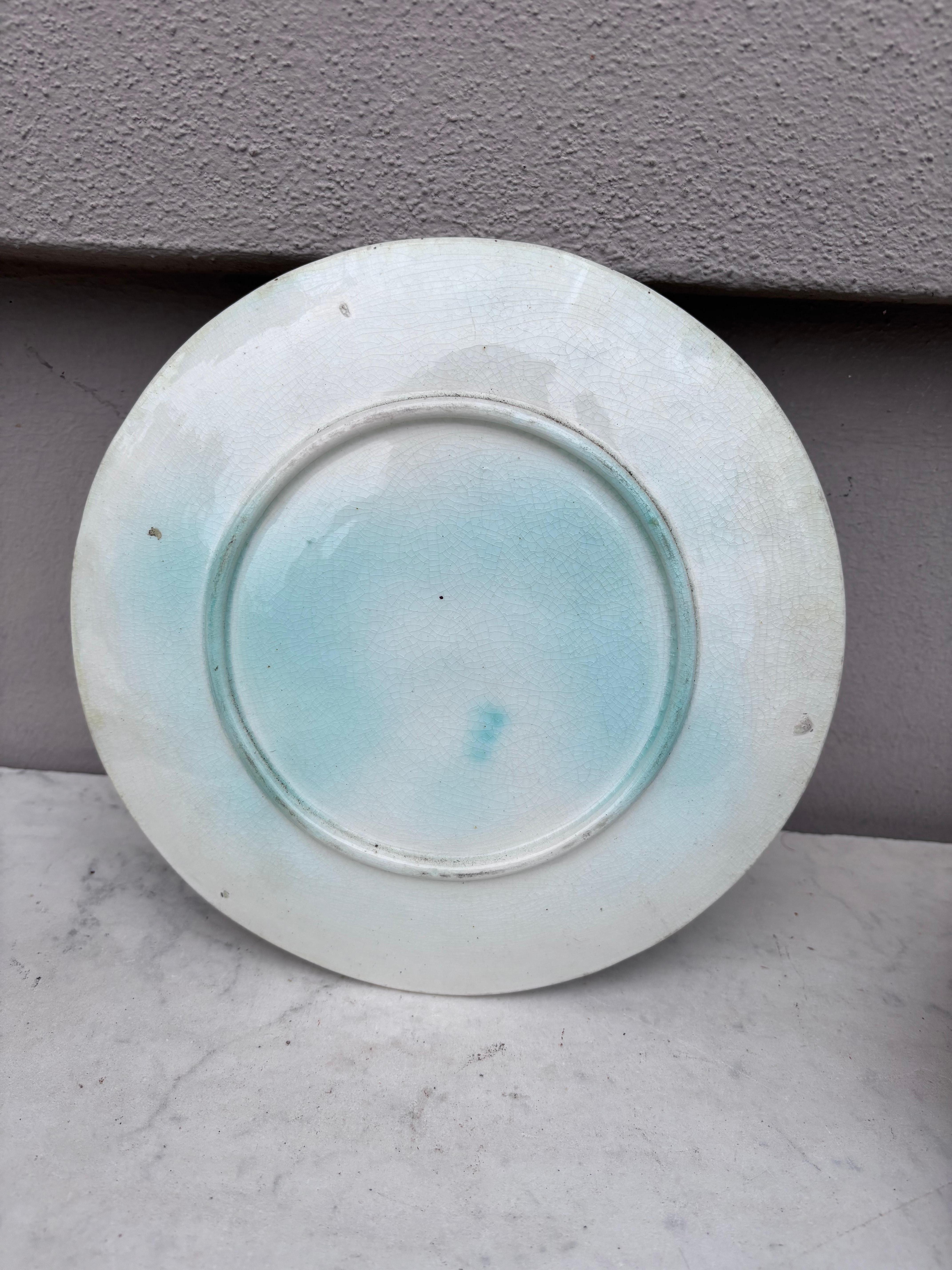Late 19th Century 19th Century English Majolica Leaves & White Flowers Plate For Sale