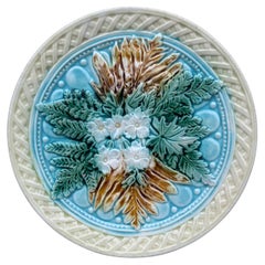 19th Century English Majolica Leaves & White Flowers Plate