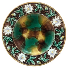 Piatto in maiolica inglese del XIX secolo