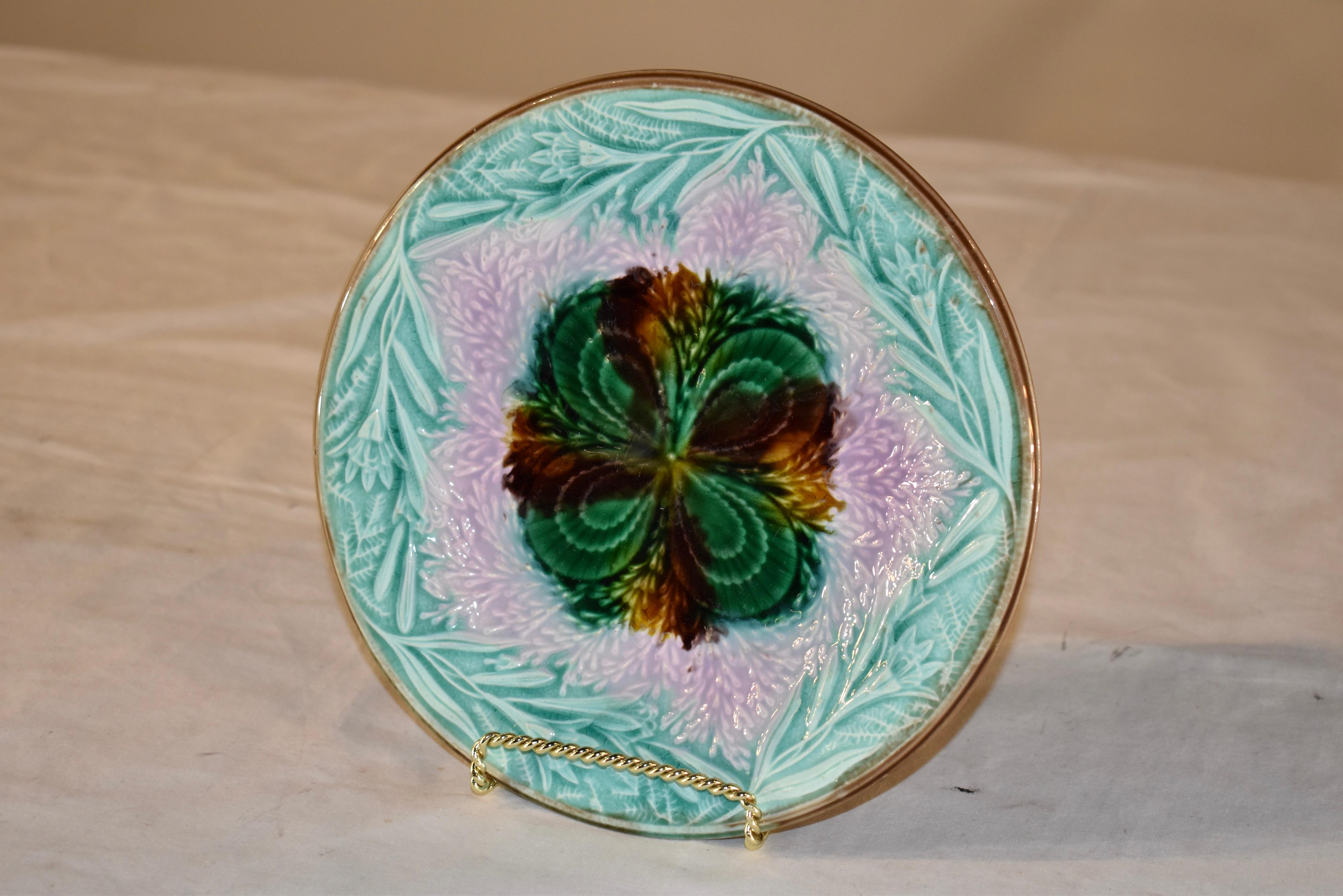 Englischer Majolikateller aus dem 19. (Viktorianisch) im Angebot