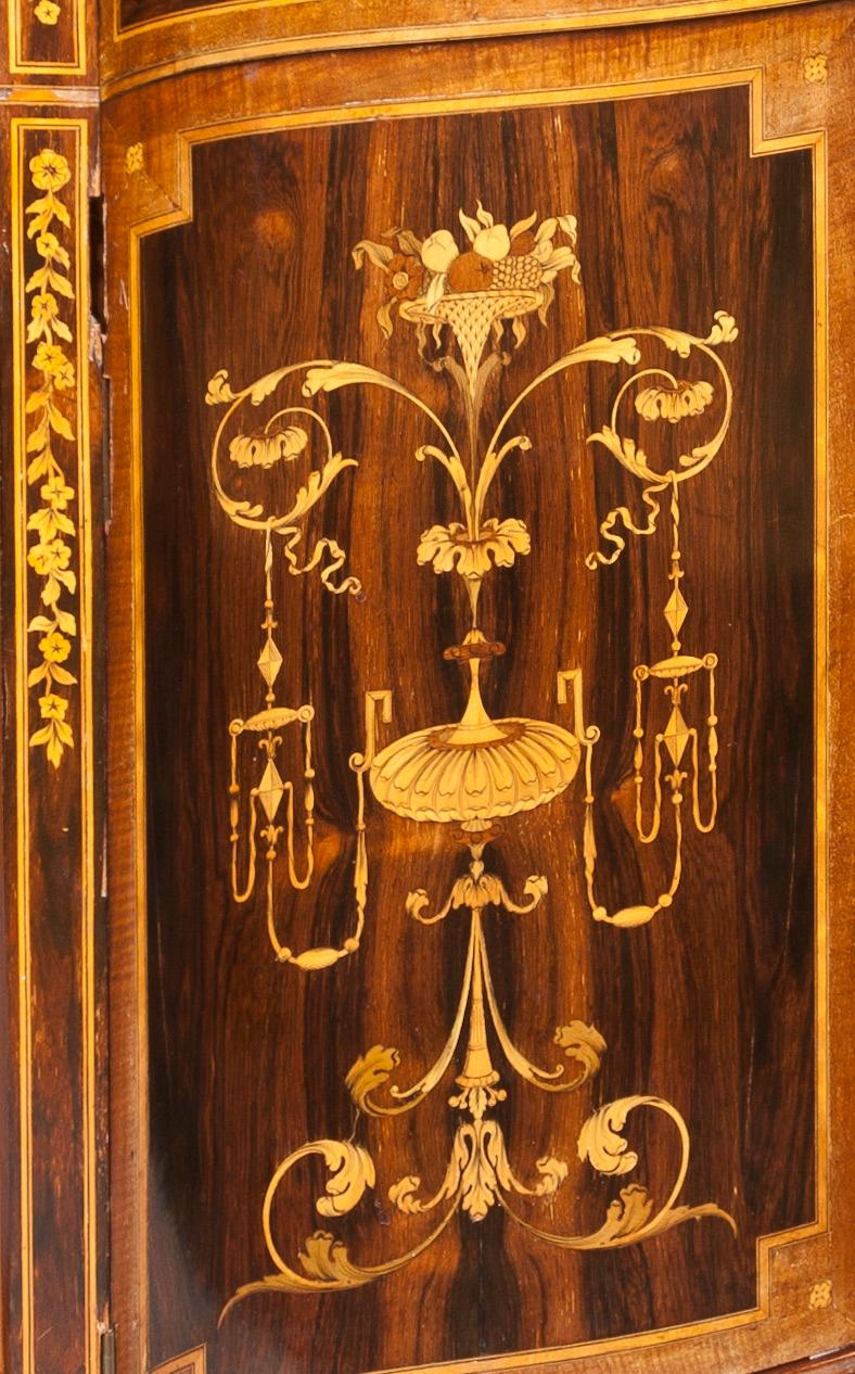 Englischer Intarsien-Beistellschrank aus dem 19. Jahrhundert im neoklassischen Stil (Neoklassisch) im Angebot