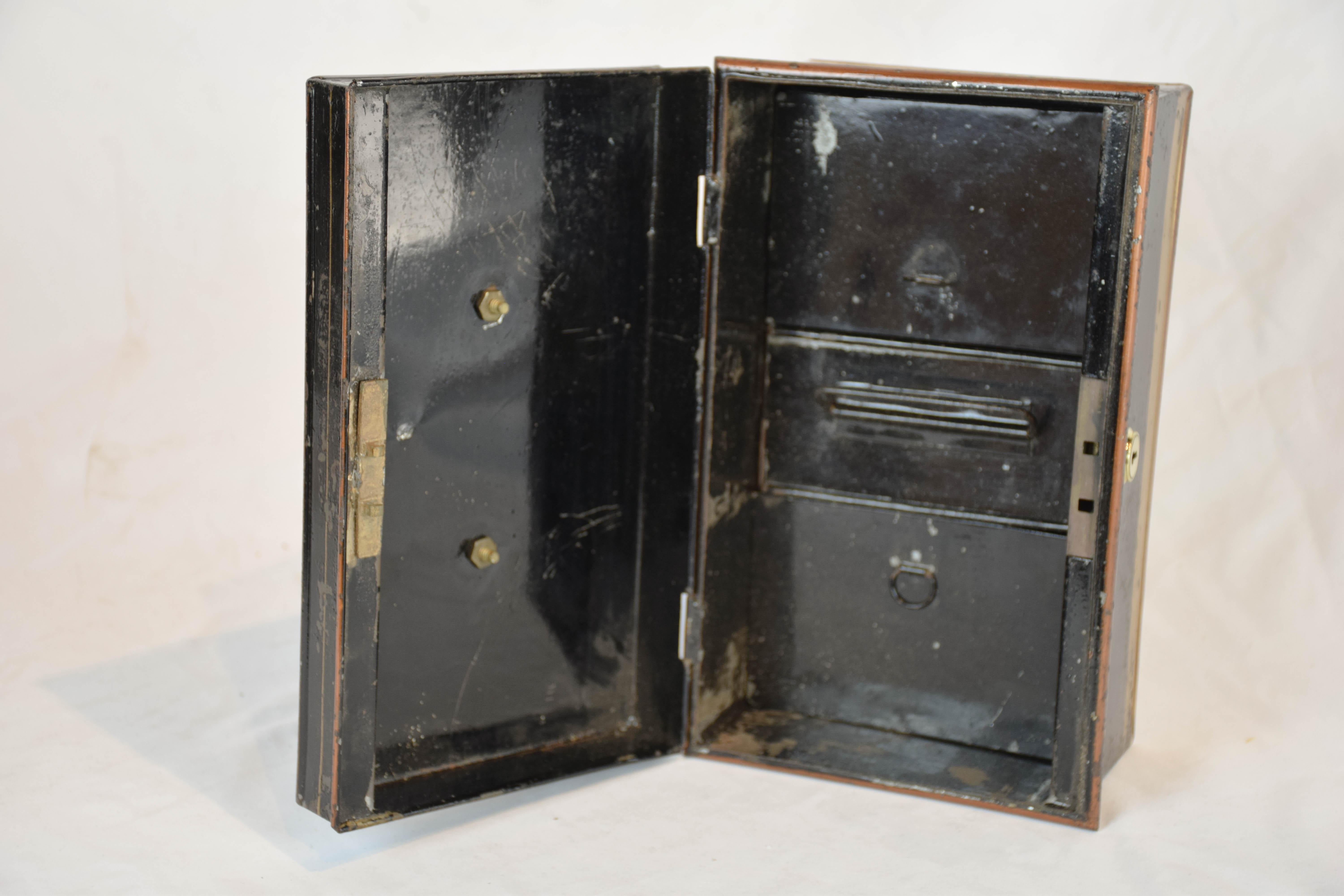 19th Century English Metal Cash Box In Good Condition In Houston, TX