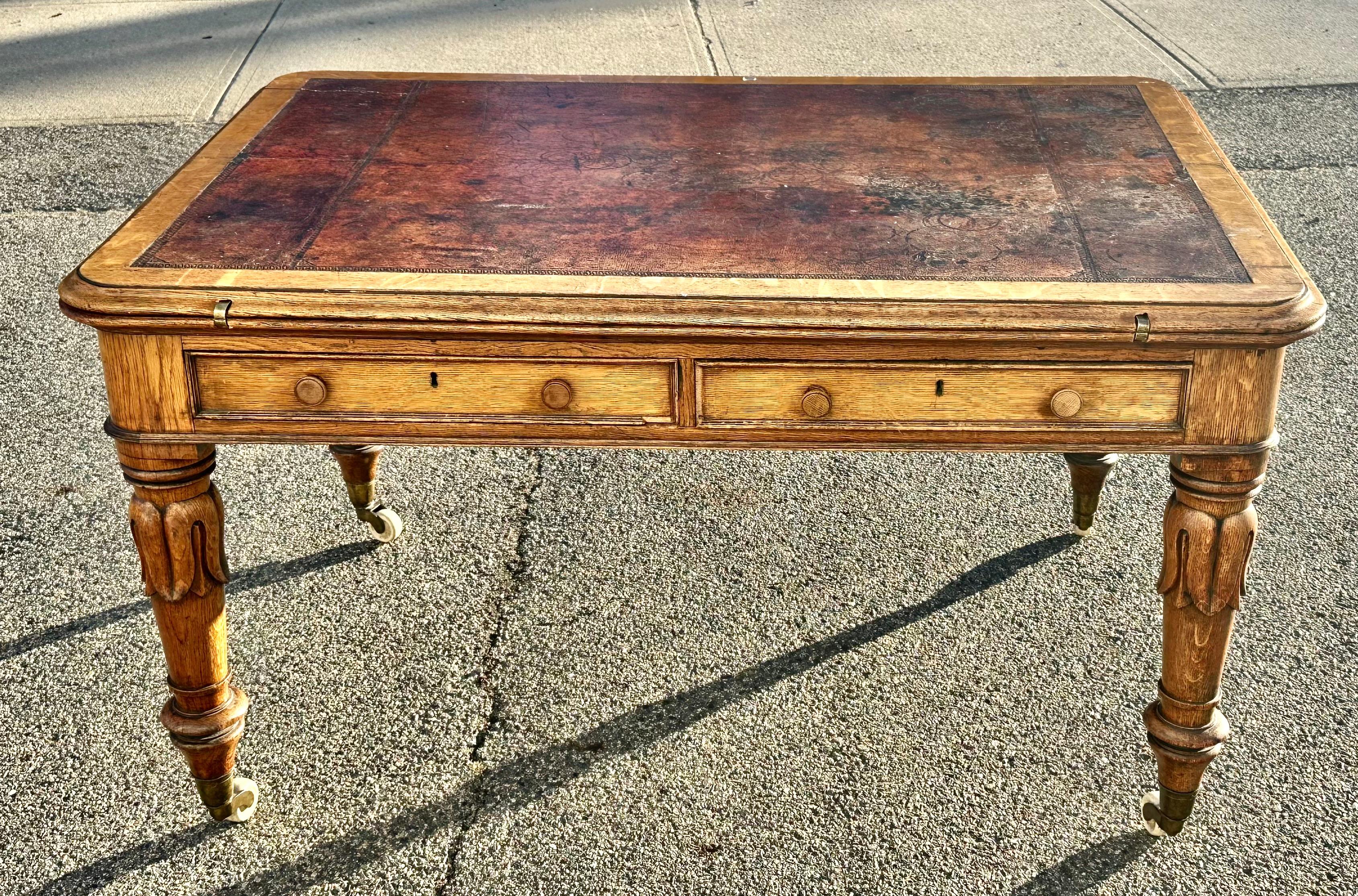 Scrittoio metamorfico del XIX secolo firmato da William Richardson di Leeds e Bradford.  Top in pelle originale.  Bella patina pastosa, gambe neoclassiche intagliate con 