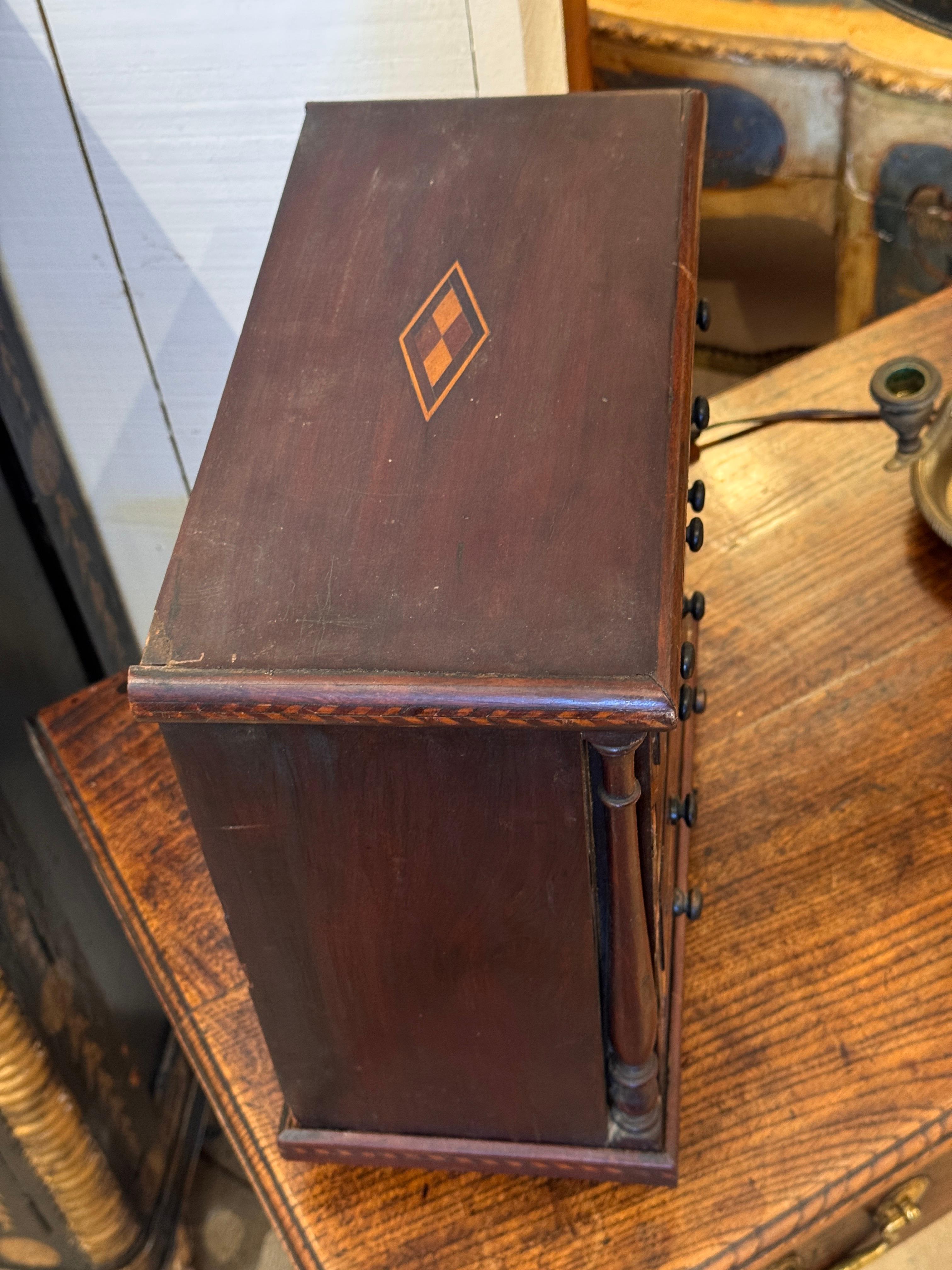 Cassapanca inglese in miniatura del XIX secolo in vendita 5