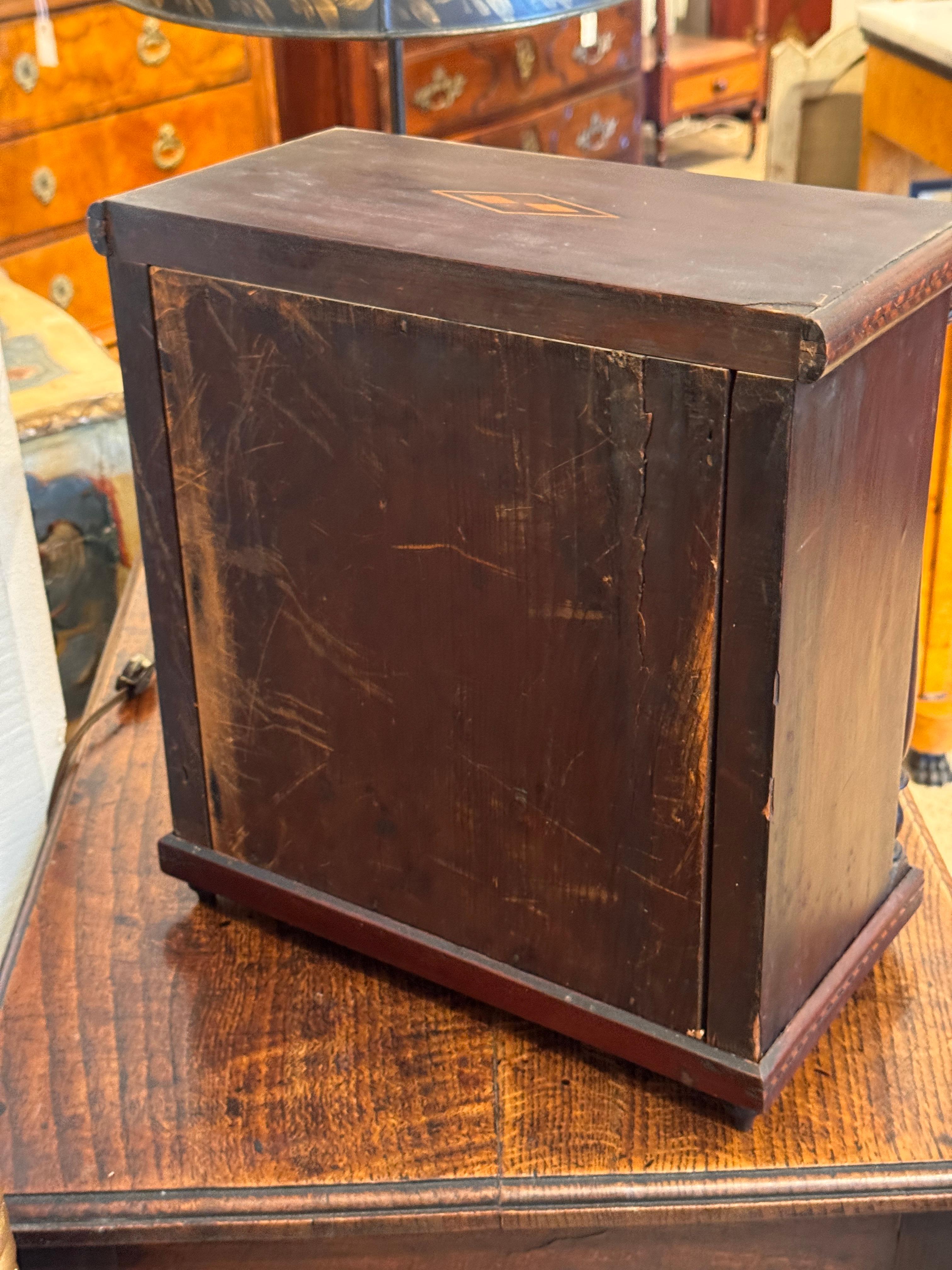 Cassapanca inglese in miniatura del XIX secolo in vendita 6