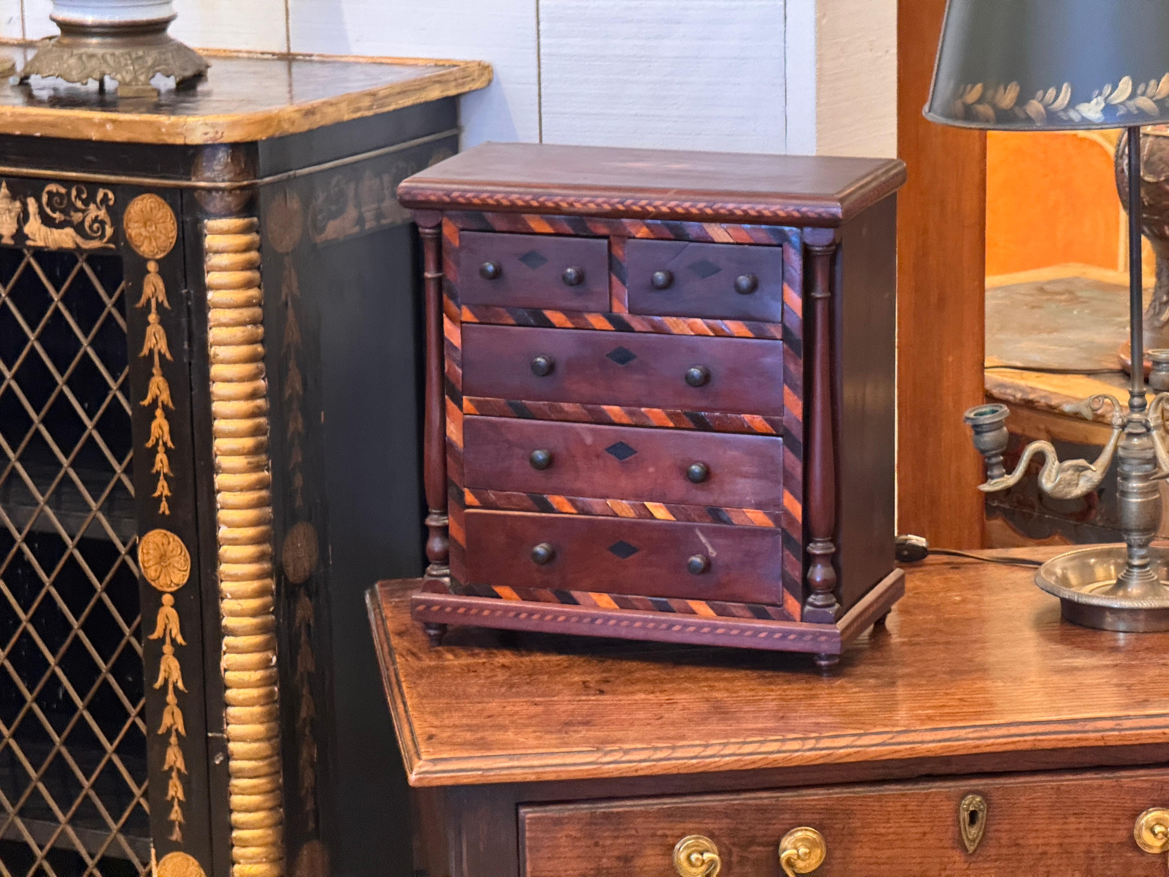 Cassapanca inglese in miniatura del XIX secolo in vendita 7