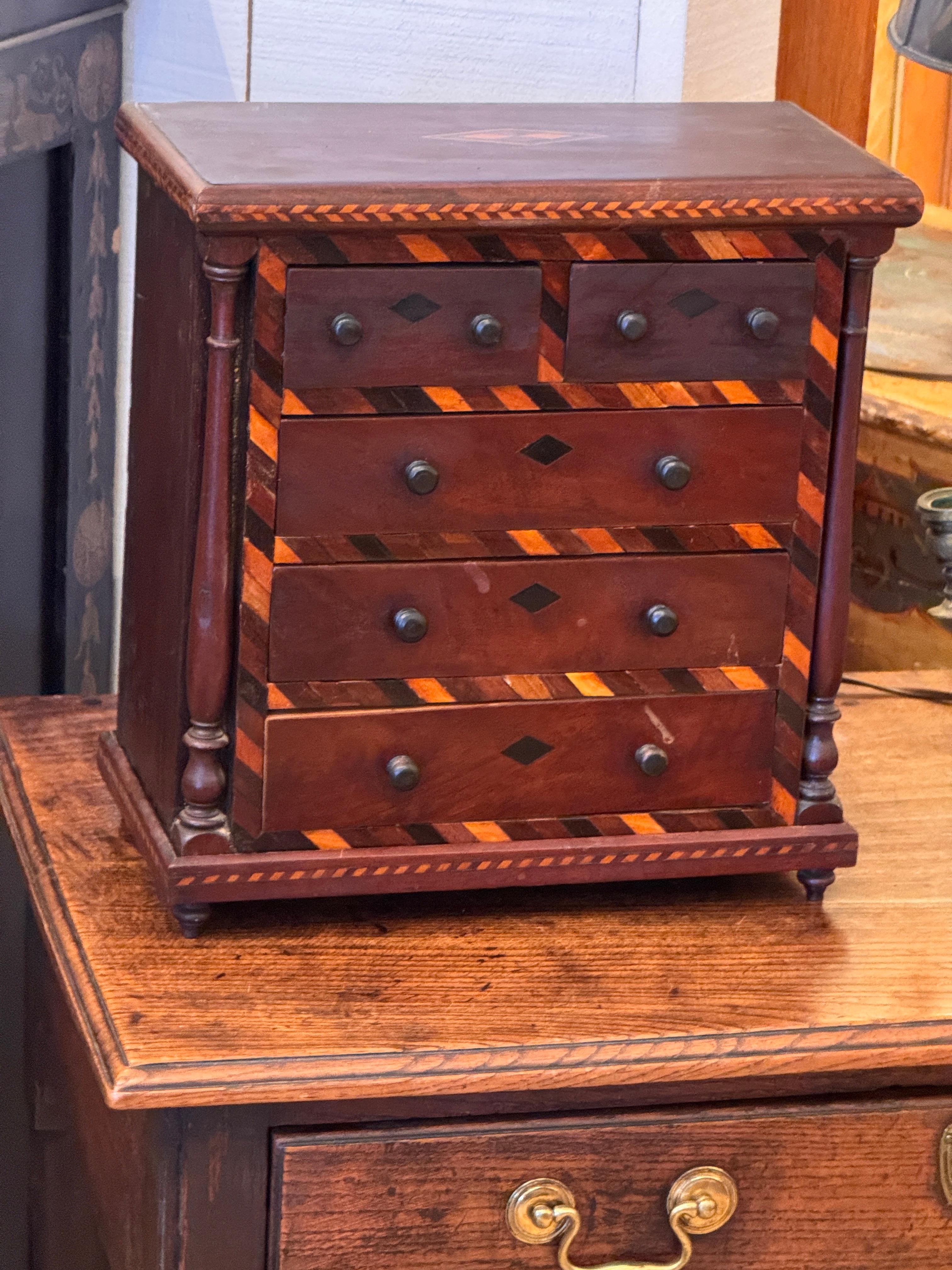 Inglese Cassapanca inglese in miniatura del XIX secolo in vendita