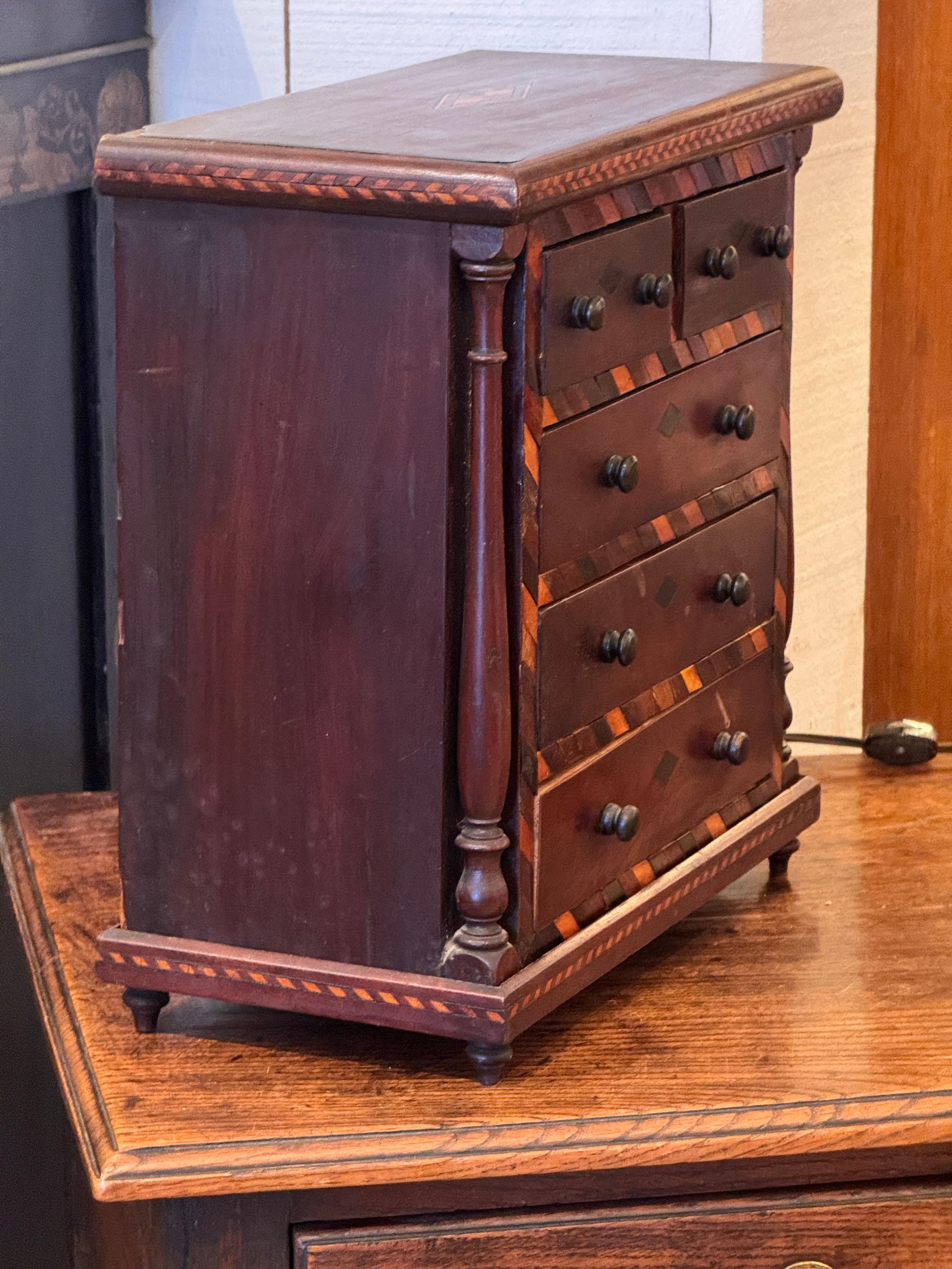 Cassapanca inglese in miniatura del XIX secolo in vendita 1