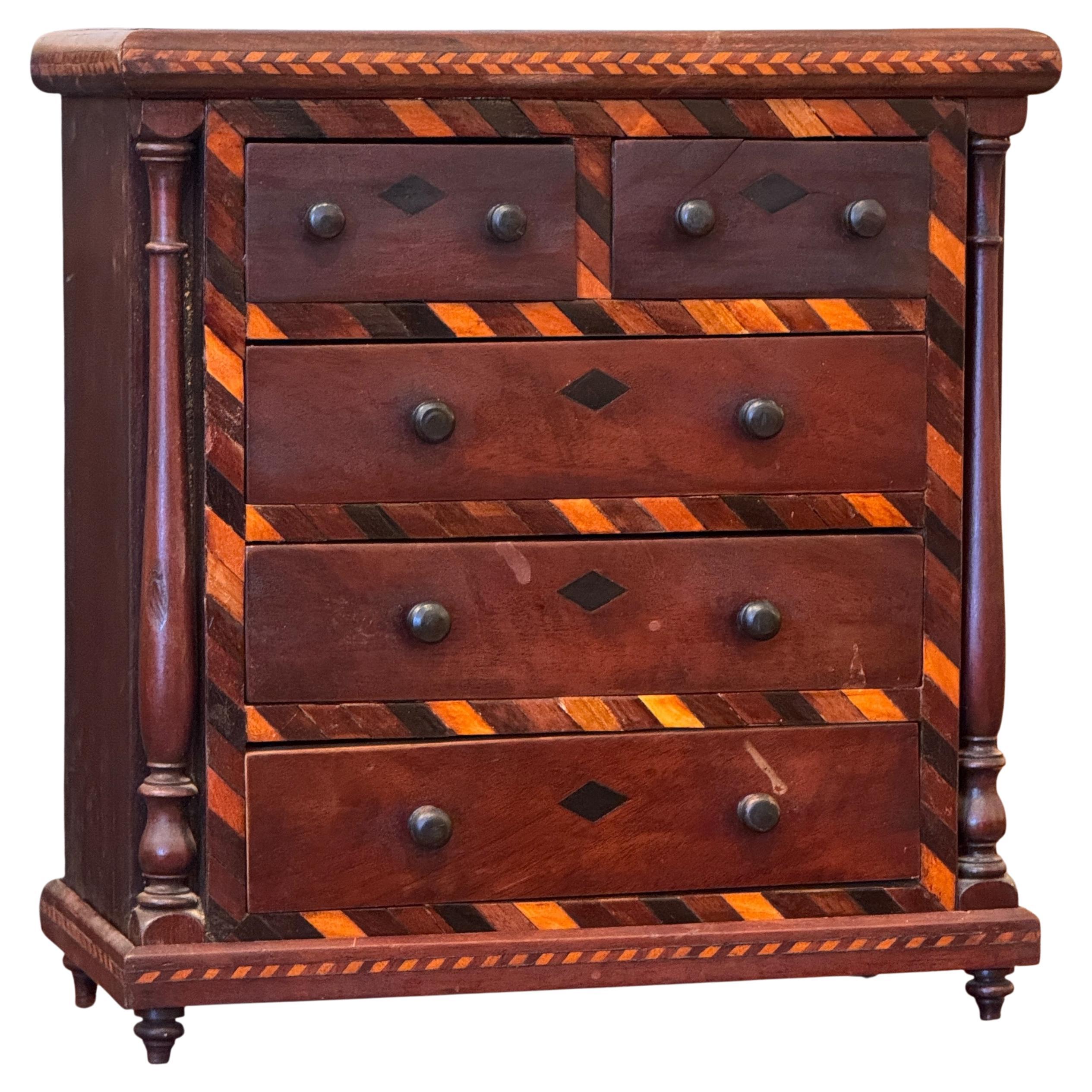 Cassapanca inglese in miniatura del XIX secolo