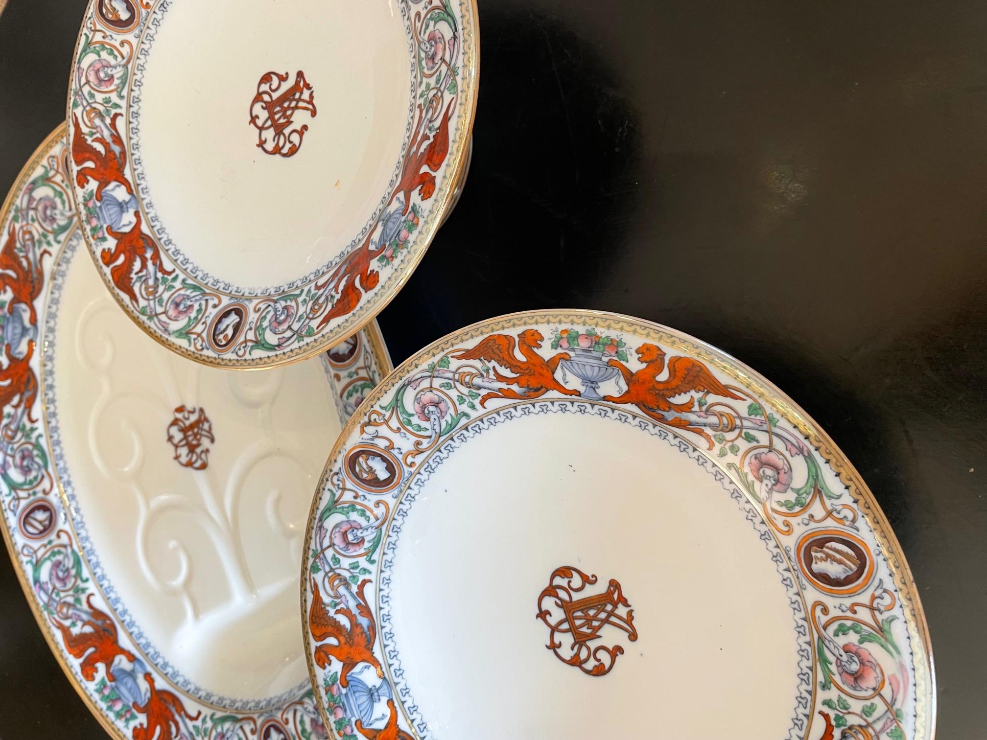 Englische Minton-Porzellankommoden und Teller „Florentine“ aus dem 19. Jahrhundert im Angebot 9