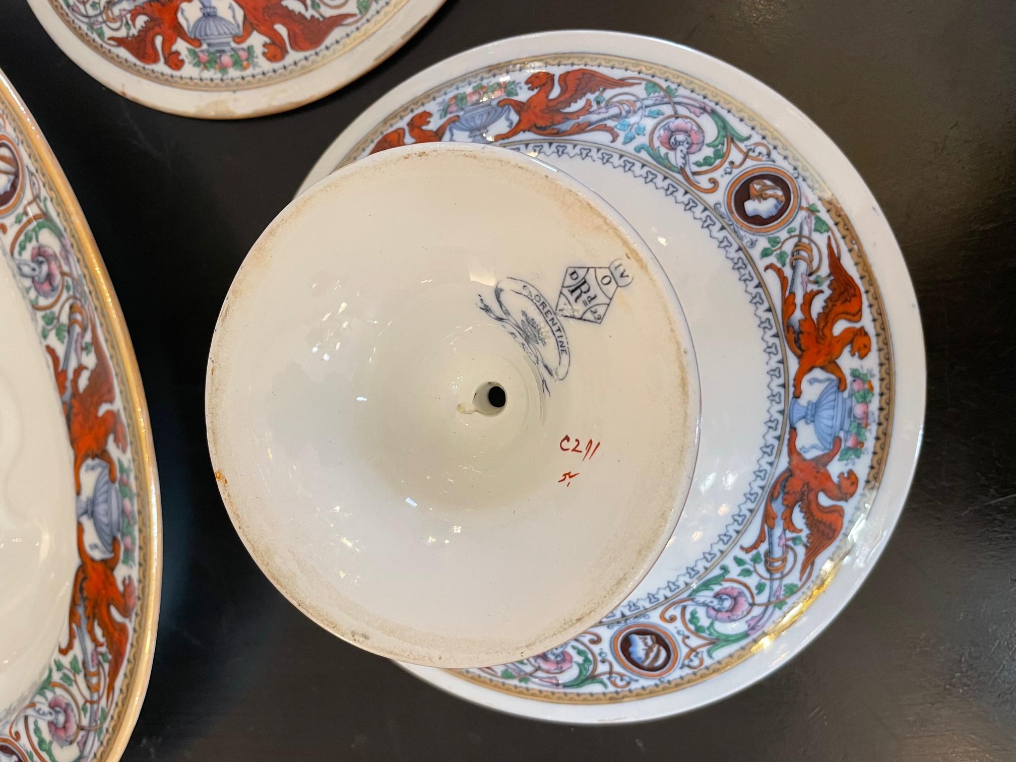 Englische Minton-Porzellankommoden und Teller „Florentine“ aus dem 19. Jahrhundert im Angebot 10