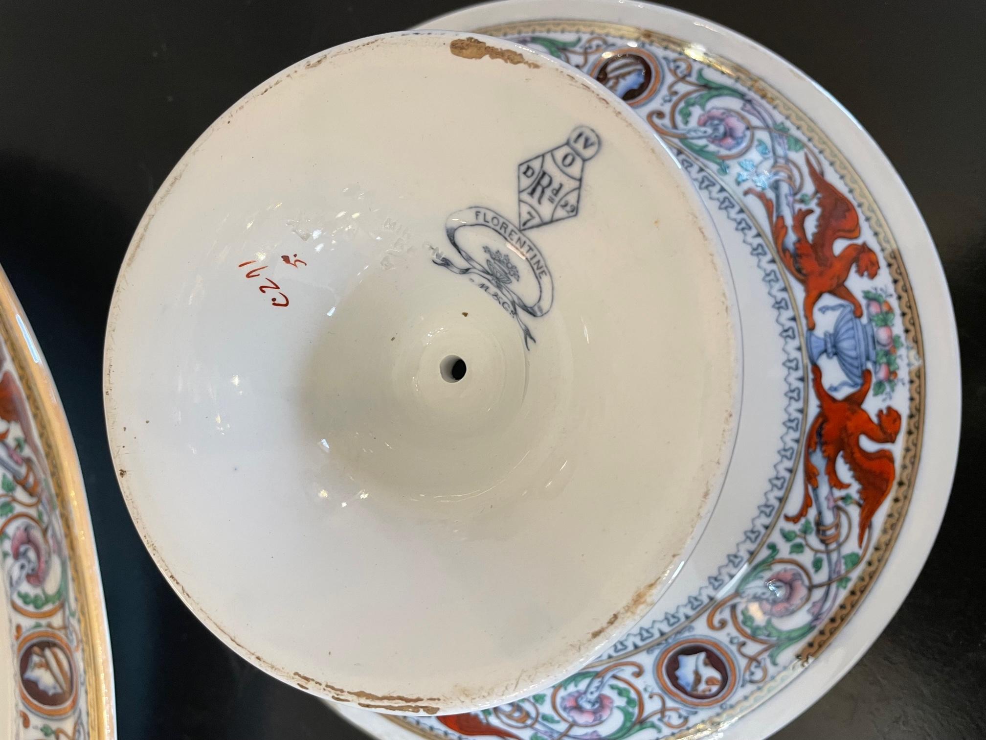 Englische Minton-Porzellankommoden und Teller „Florentine“ aus dem 19. Jahrhundert im Angebot 12