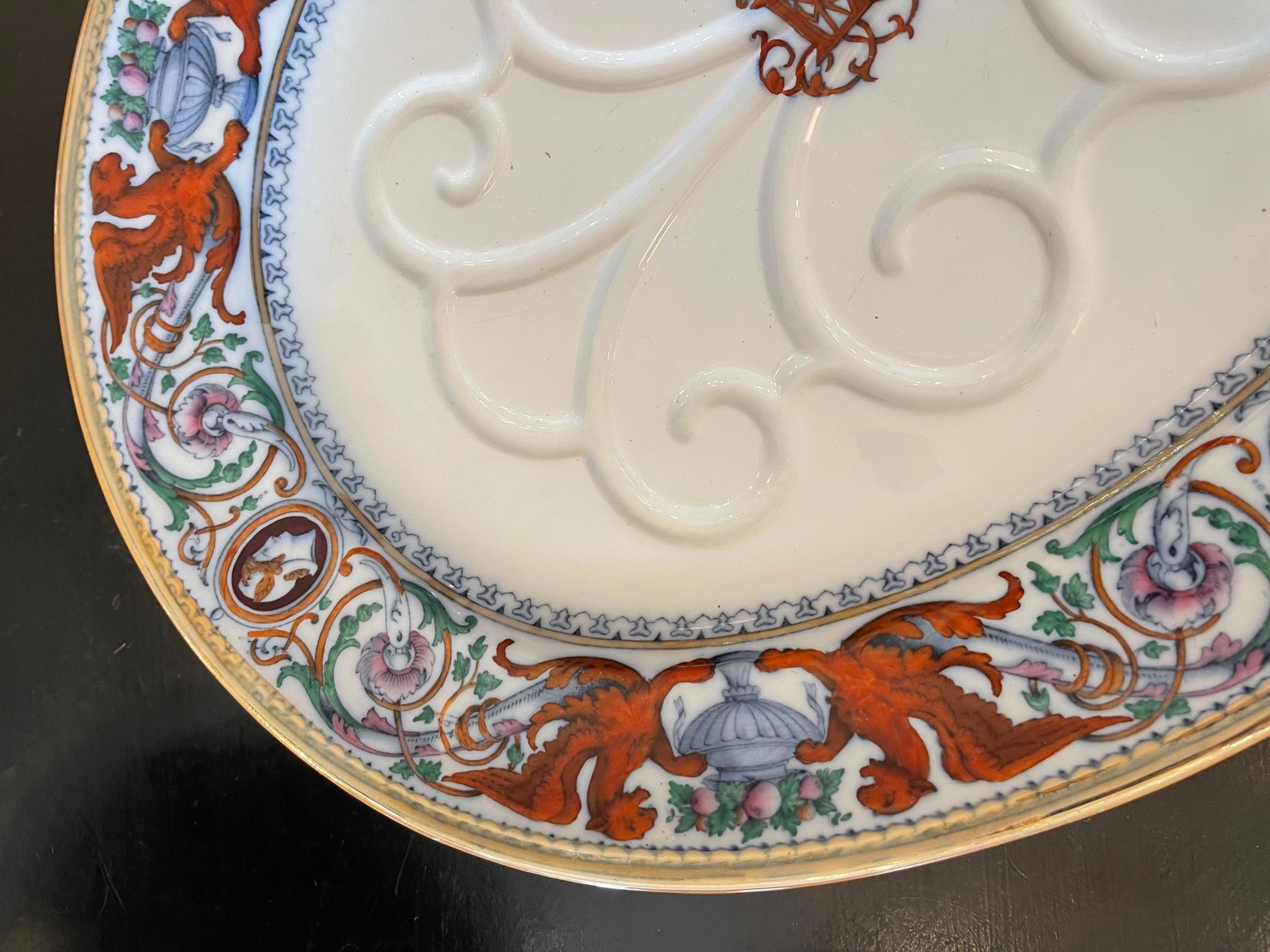 Englische Minton-Porzellankommoden und Teller „Florentine“ aus dem 19. Jahrhundert (Spätes 19. Jahrhundert) im Angebot