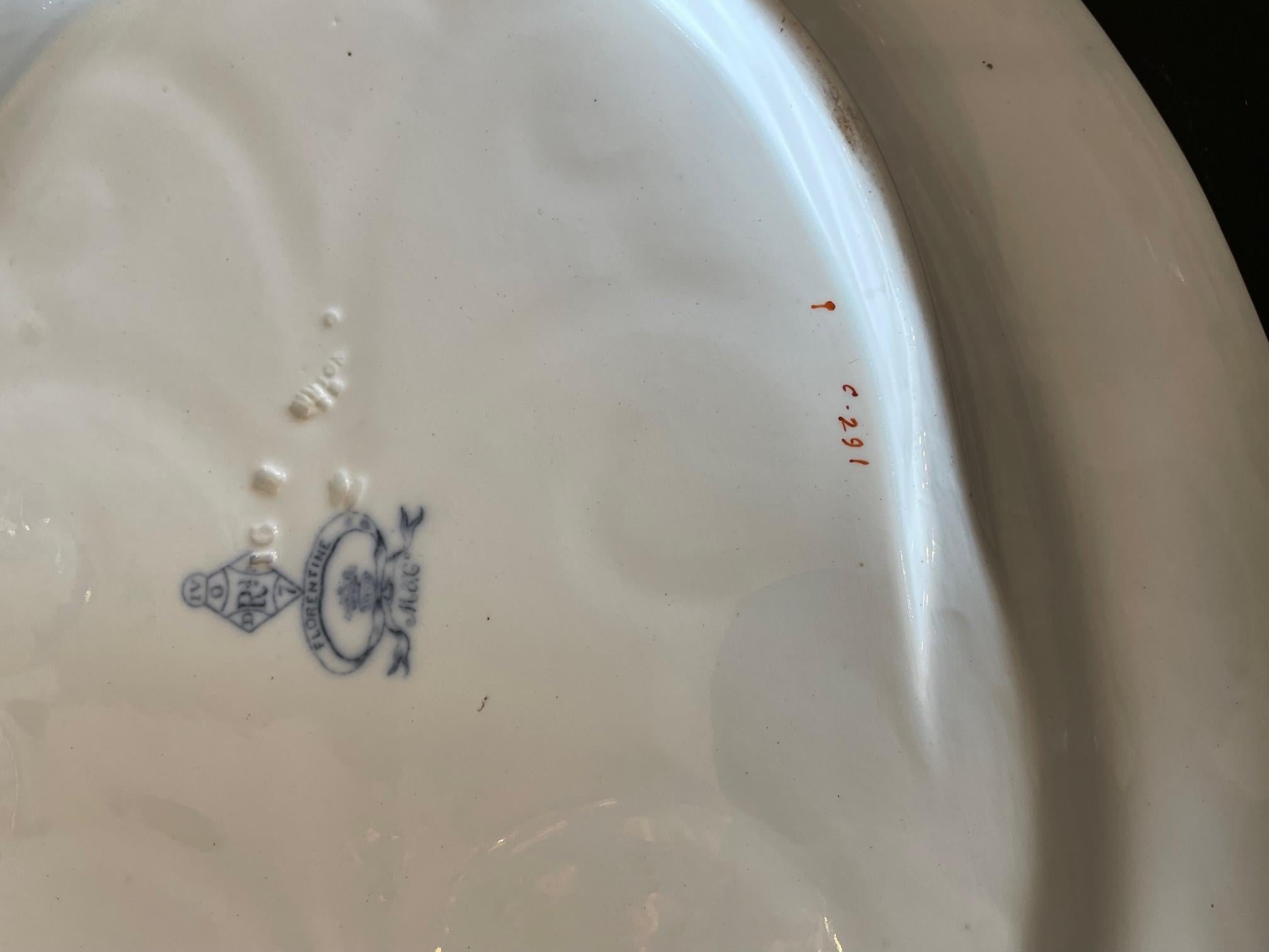 Englische Minton-Porzellankommoden und Teller „Florentine“ aus dem 19. Jahrhundert im Angebot 4