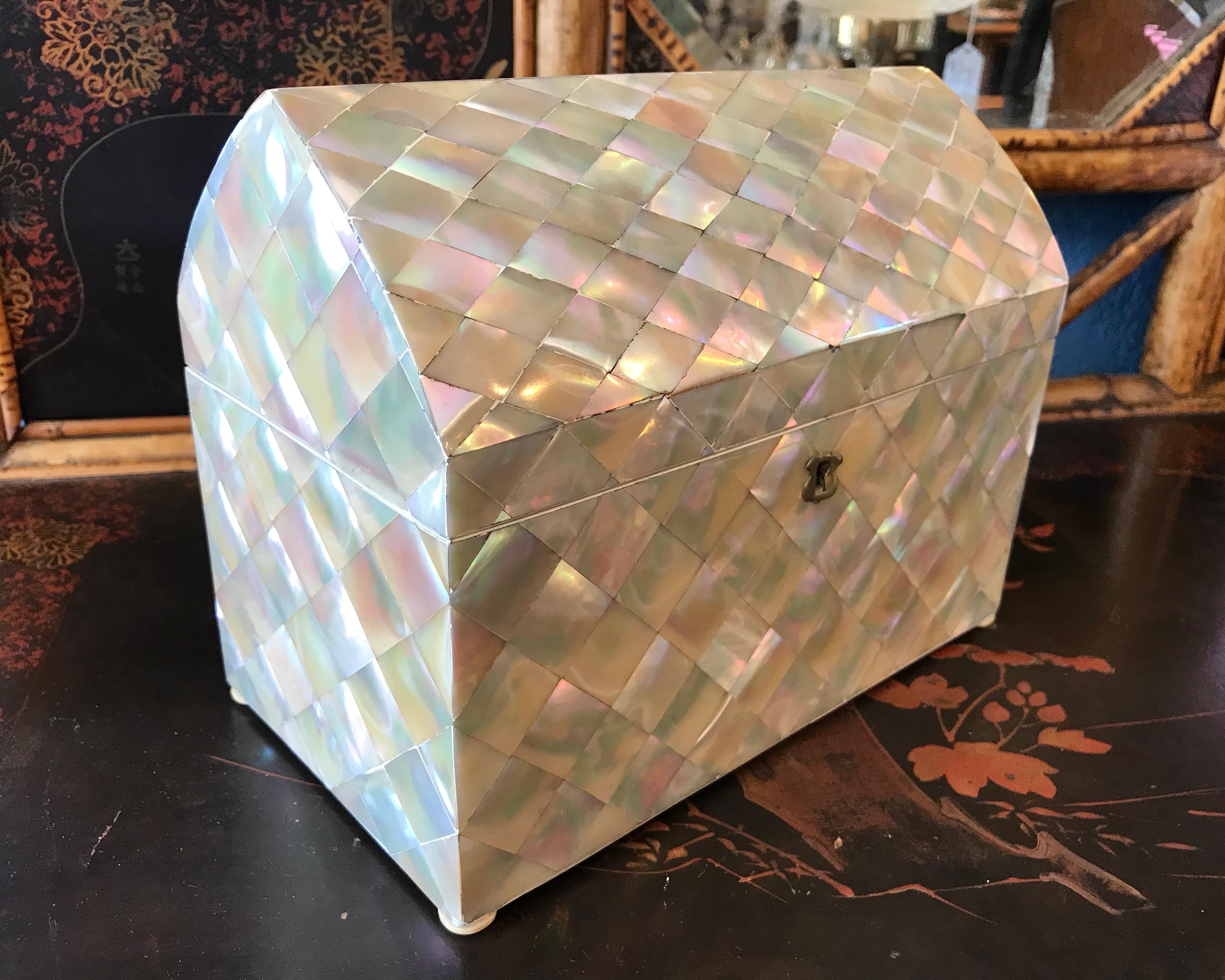 19TH Century English Mother of Pearl Tea Caddy In Good Condition In West Palm Beach, FL