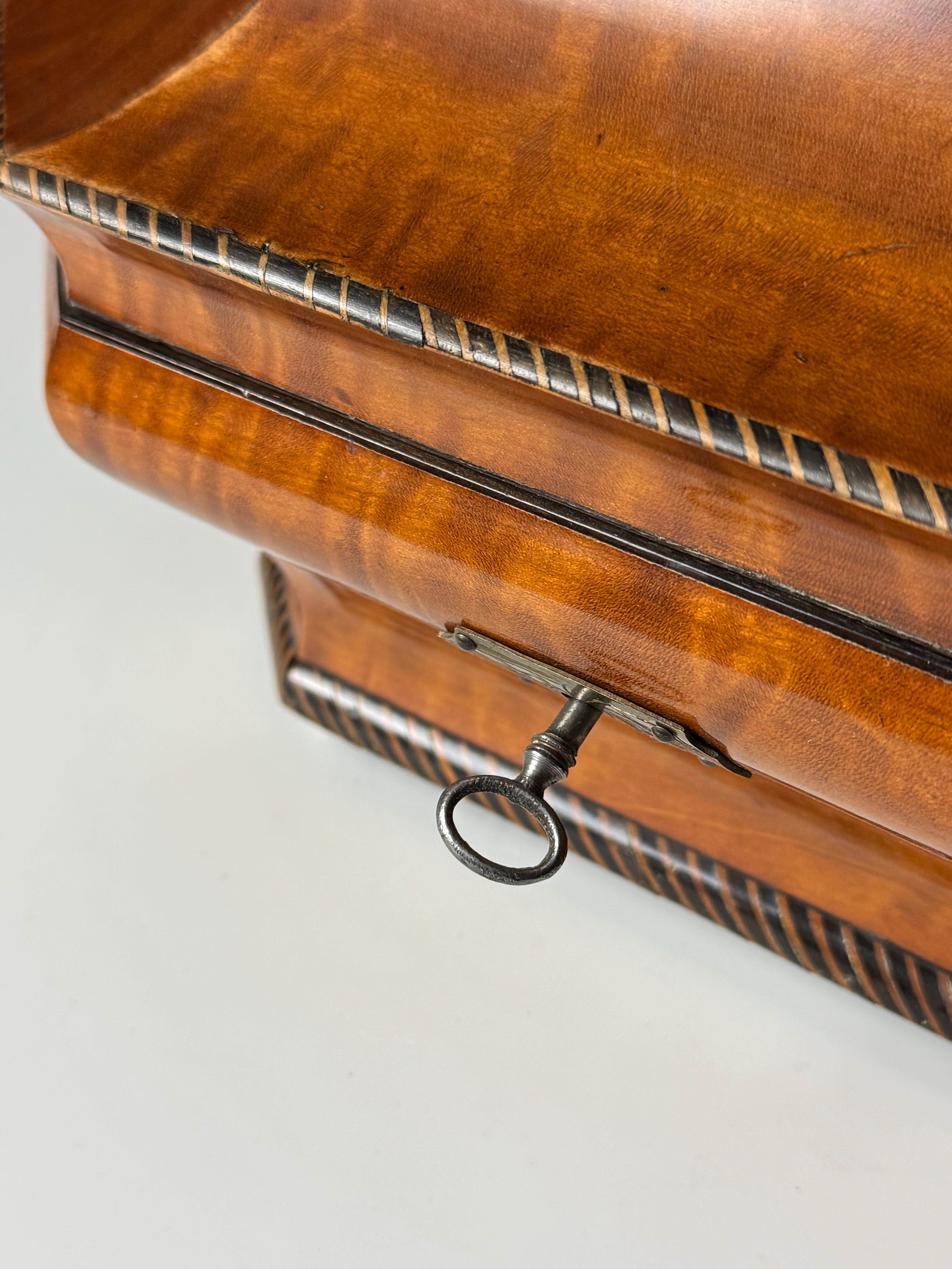 Boîte à bijoux musicale anglaise du 19e siècle avec système mécanique suisse en vente 5