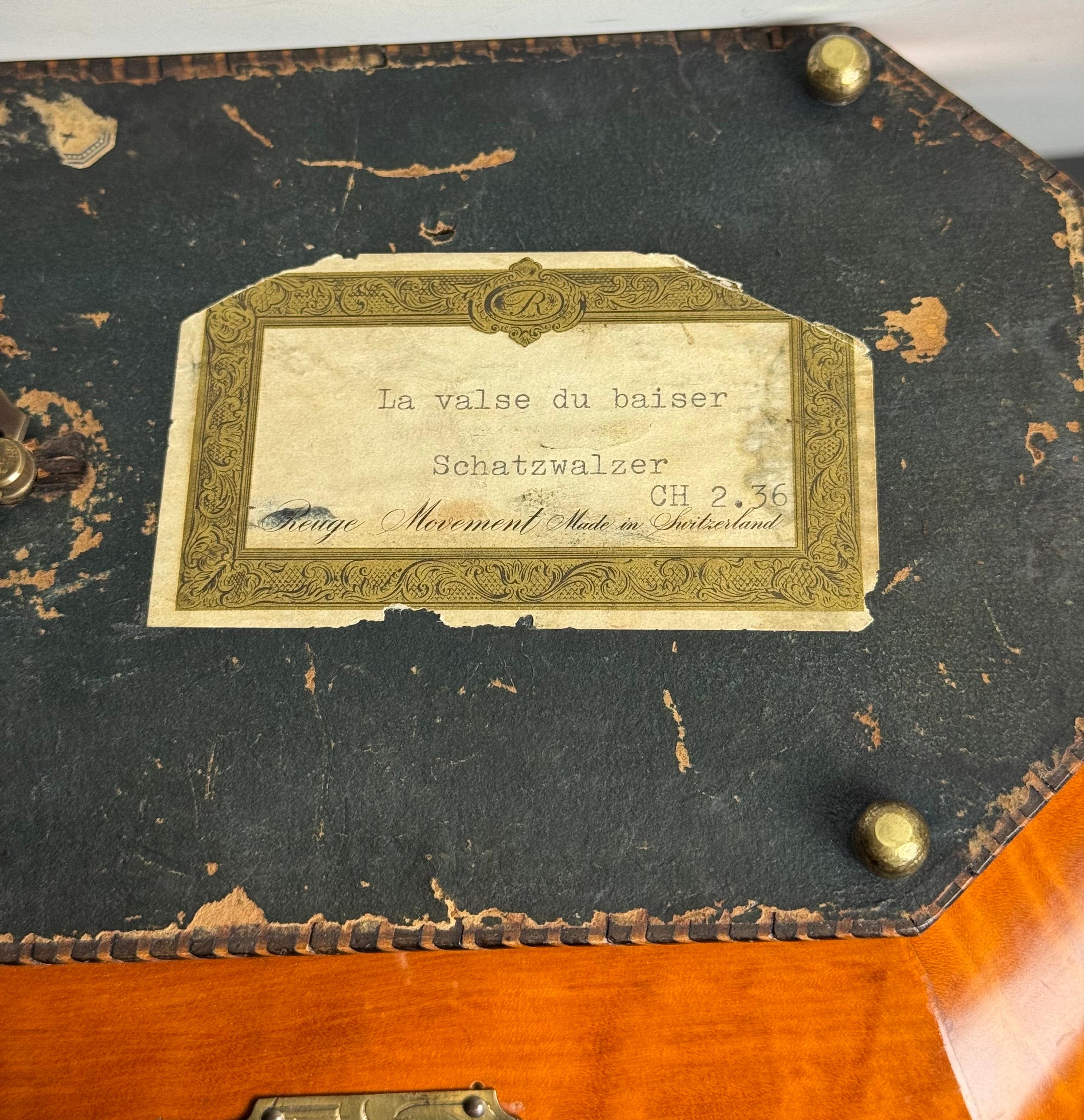 Boîte à bijoux musicale anglaise du 19e siècle avec système mécanique suisse en vente 1