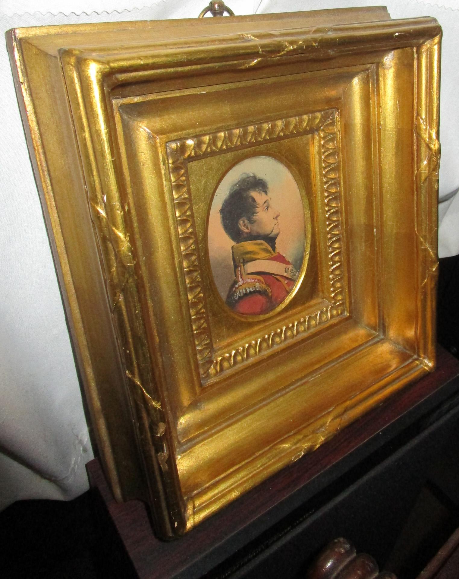 Early 19th century English Napoleonic War Soldier oval watercolor nicely executed in a small size with lovely color and detail. The decorative dimensional gold gilt deep wooden frame features convex glass and the edges are scored with crossed