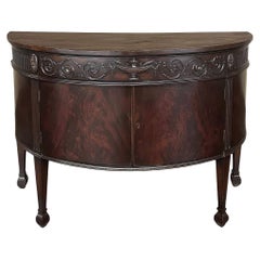 Buffet neoclásico demilune inglés del siglo XIX, hacia 1890