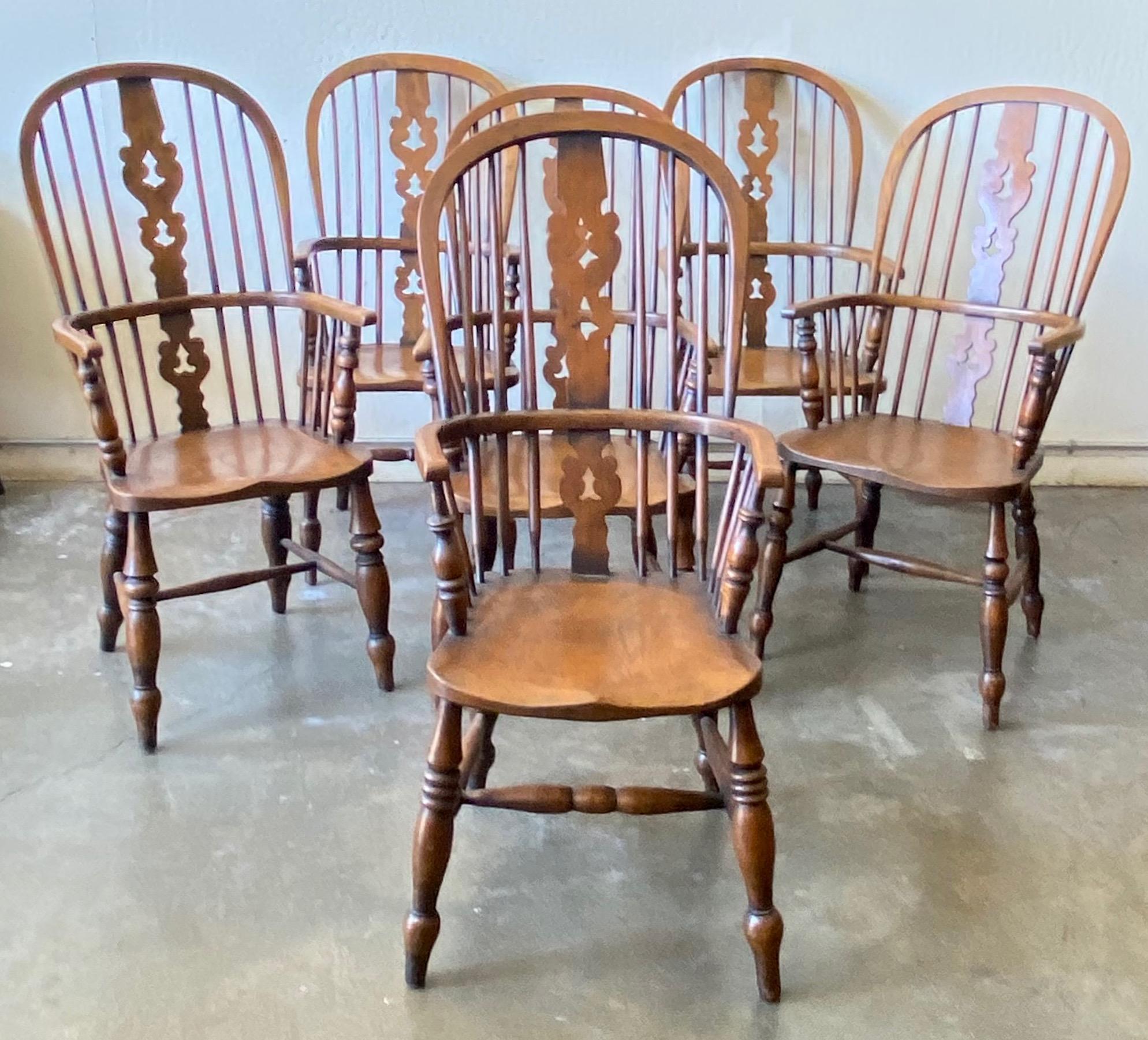 An excellent well matched assembled set of six Windsor chairs in original condition. Beautifully worn and aged oak and yew wood with a warm patina.
England, early 19th century.
The back splat design all match, some of the turnings are slightly