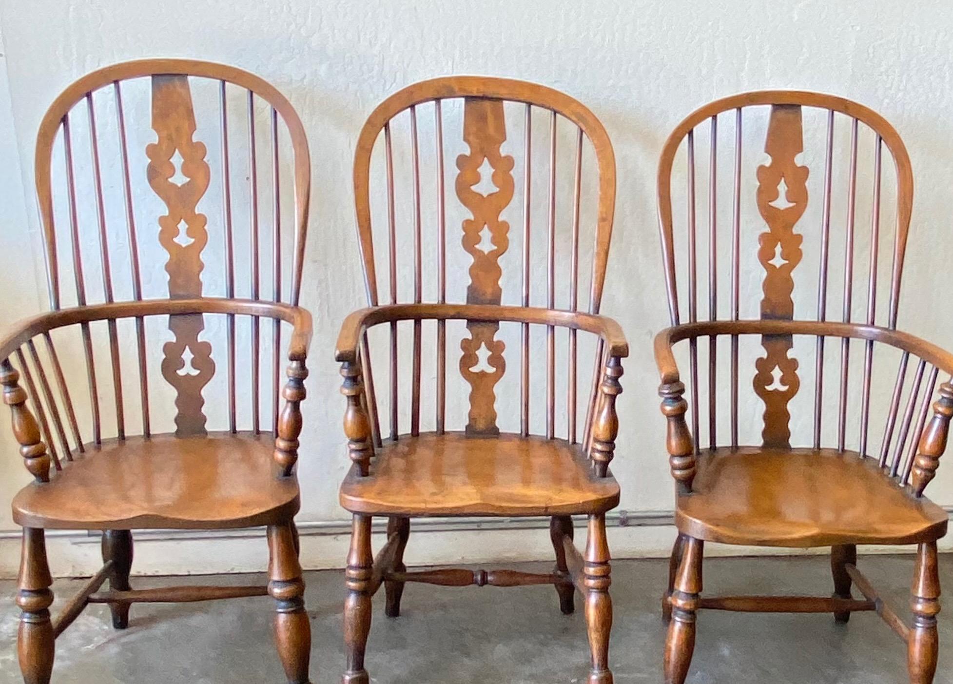 Other 19th Century English Oak and Yew Wood Windsor Style Dining Chairs, Set of Six