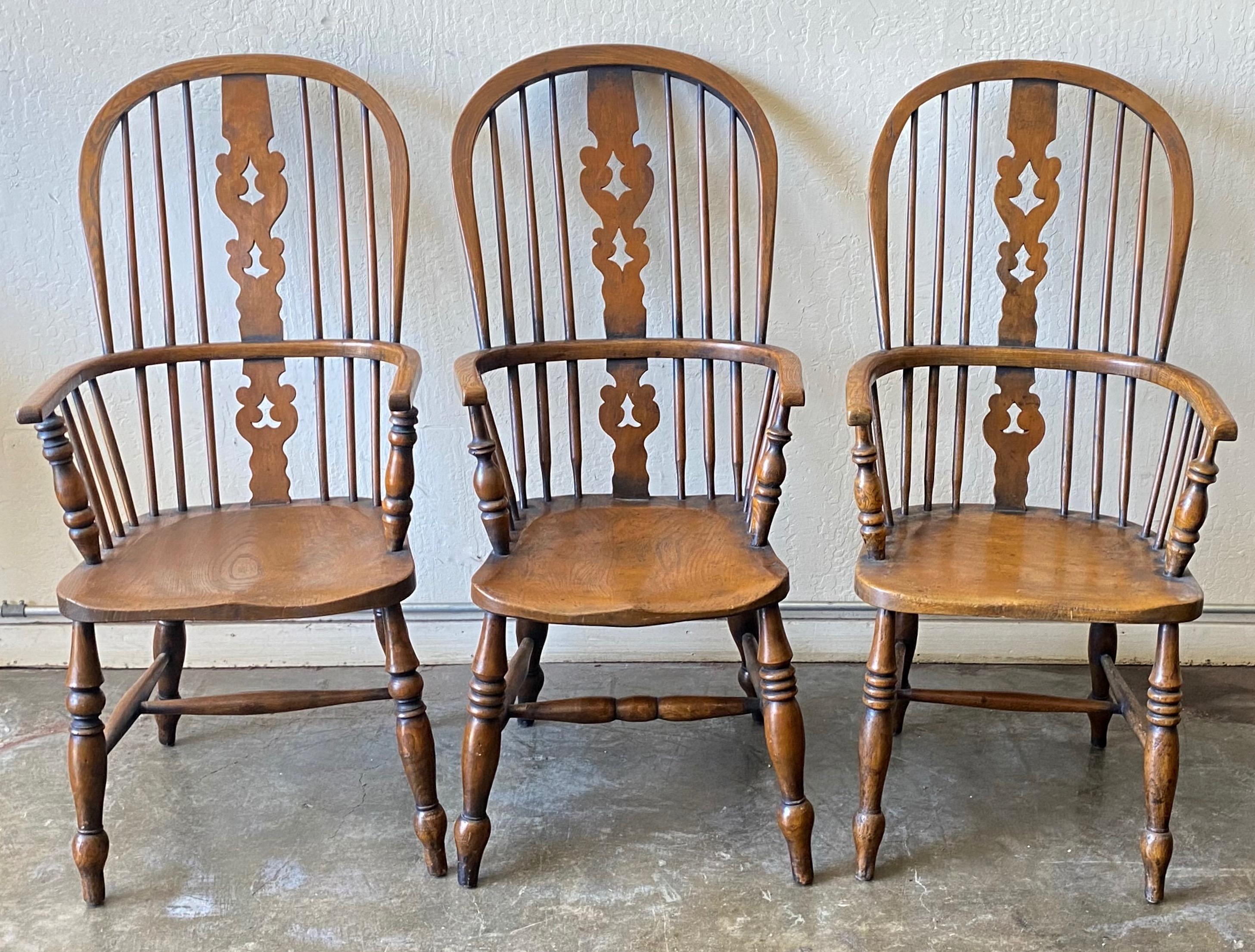 19th Century English Oak and Yew Wood Windsor Style Dining Chairs, Set of Six 1