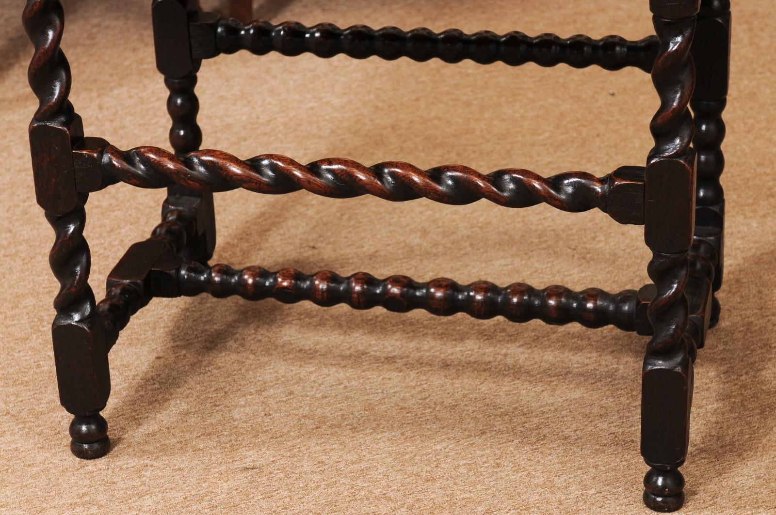 Table d'appoint à tiroir en chêne Oak Twist du 19e siècle en vente 6