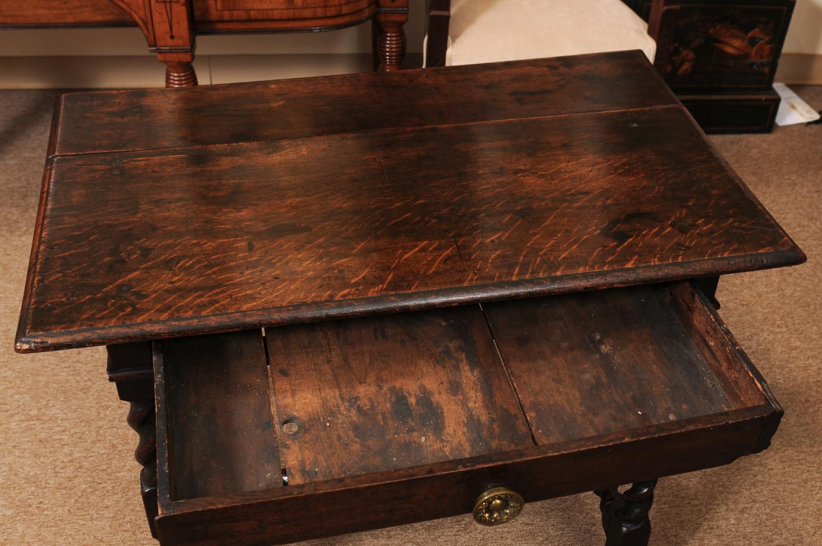 Table d'appoint à tiroir en chêne Oak Twist du 19e siècle État moyen - En vente à Atlanta, GA