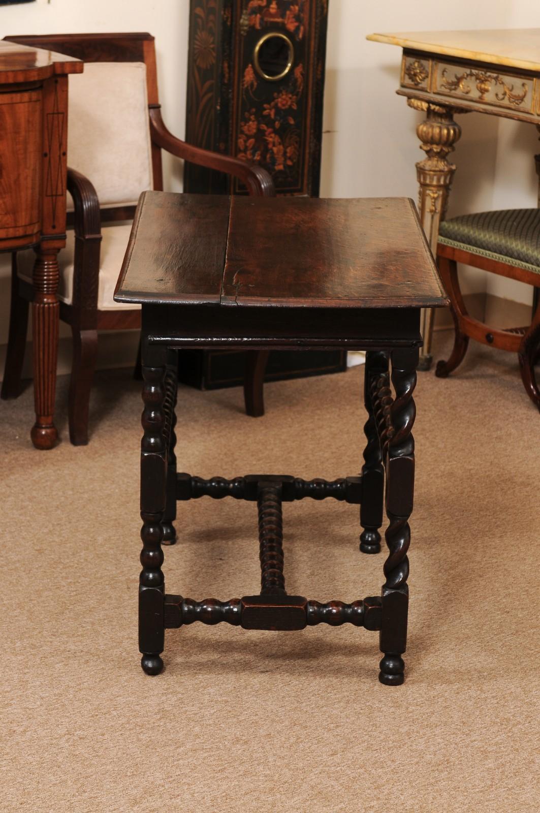 XIXe siècle Table d'appoint à tiroir en chêne Oak Twist du 19e siècle en vente