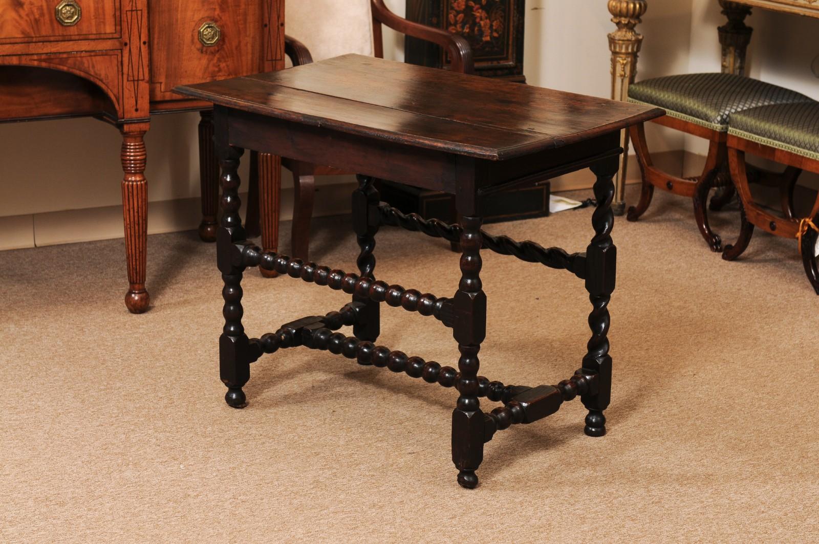 Chêne Table d'appoint à tiroir en chêne Oak Twist du 19e siècle en vente