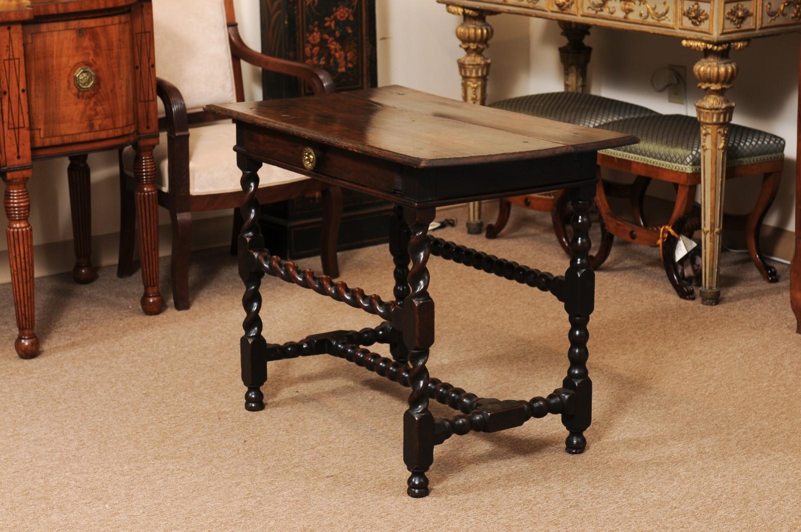 Table d'appoint à tiroir en chêne Oak Twist du 19e siècle en vente 4