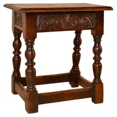 Sgabello inglese del 19° secolo in Oak intagliato