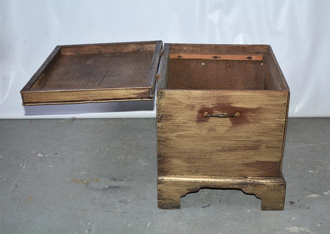 19th Century English Oak Cellaratte Side Table In Good Condition For Sale In Sheffield, MA