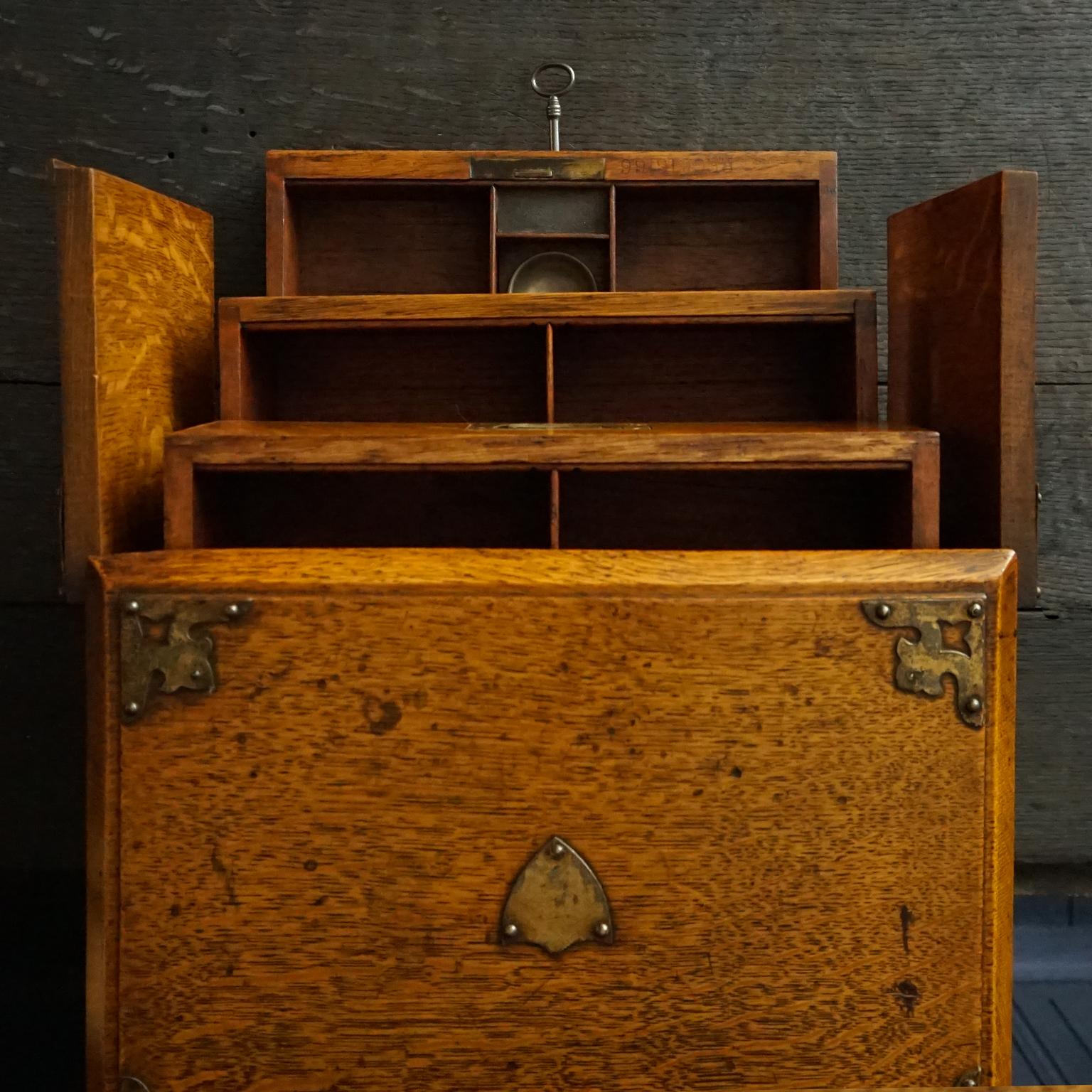 19th Century English Oak Cigar Humidor Box Cabinet with Cedar Interior Drawers 11