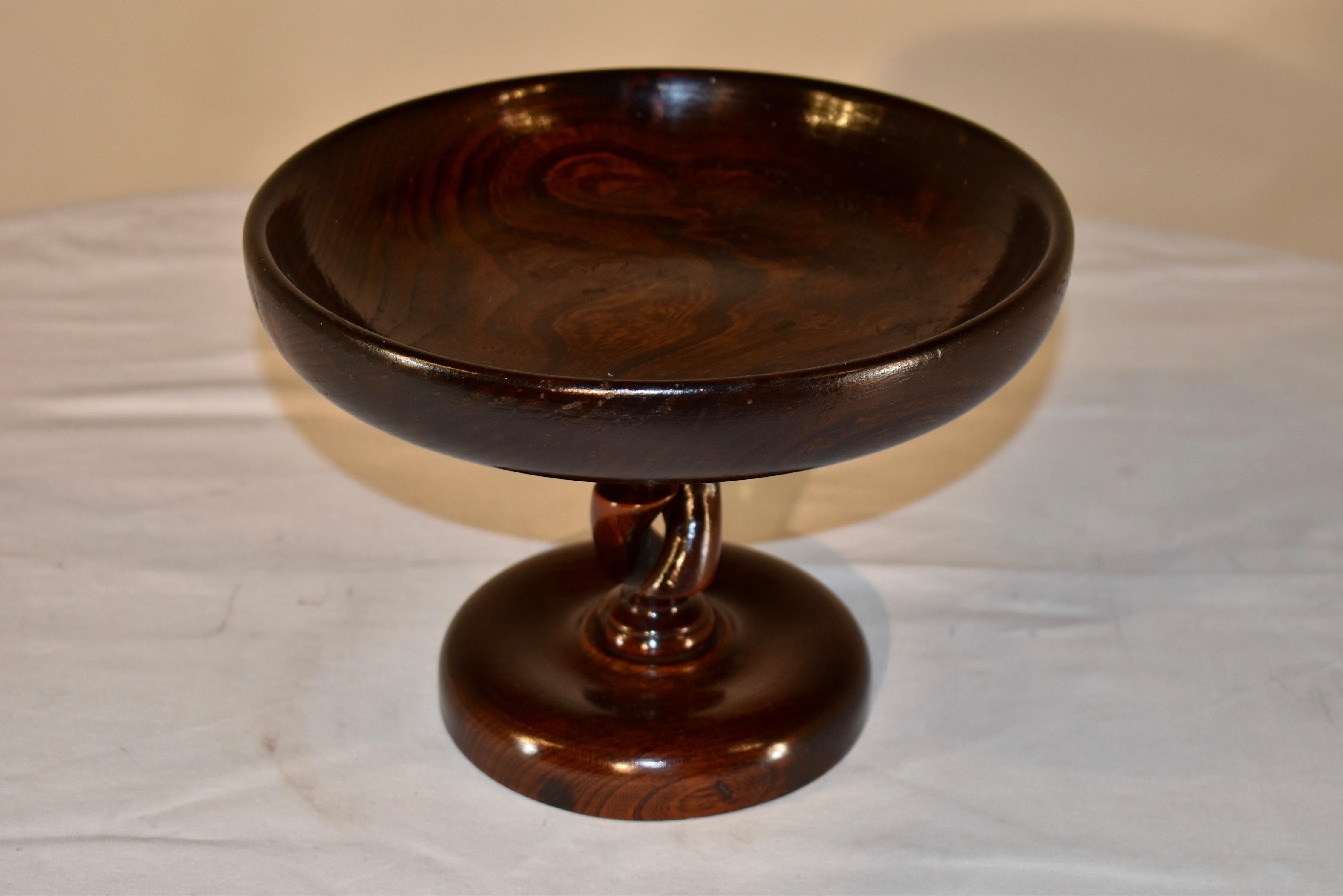 19th century oak compote from England. The piece is hand turned and has a lovely bowl at the top with excellent graining, supported on a hand turned open barley twist stem, which is supported on a hand turned base.