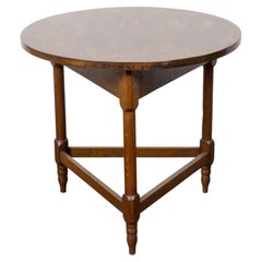 Tavolo da cricket inglese del XIX secolo in Oak con base triangolare a barella