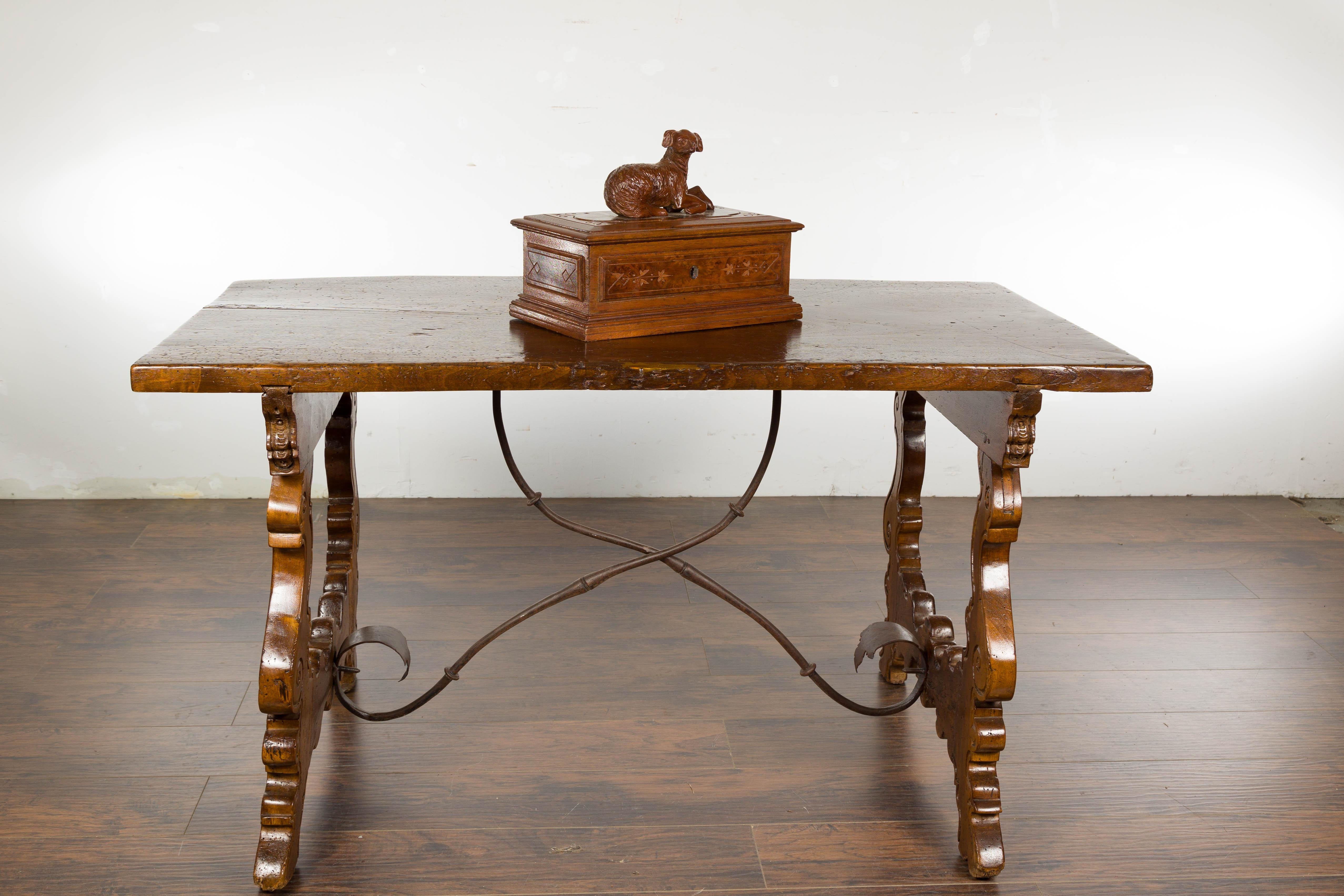 19th Century English Oak Decorative Box with Dog Carving For Sale 8