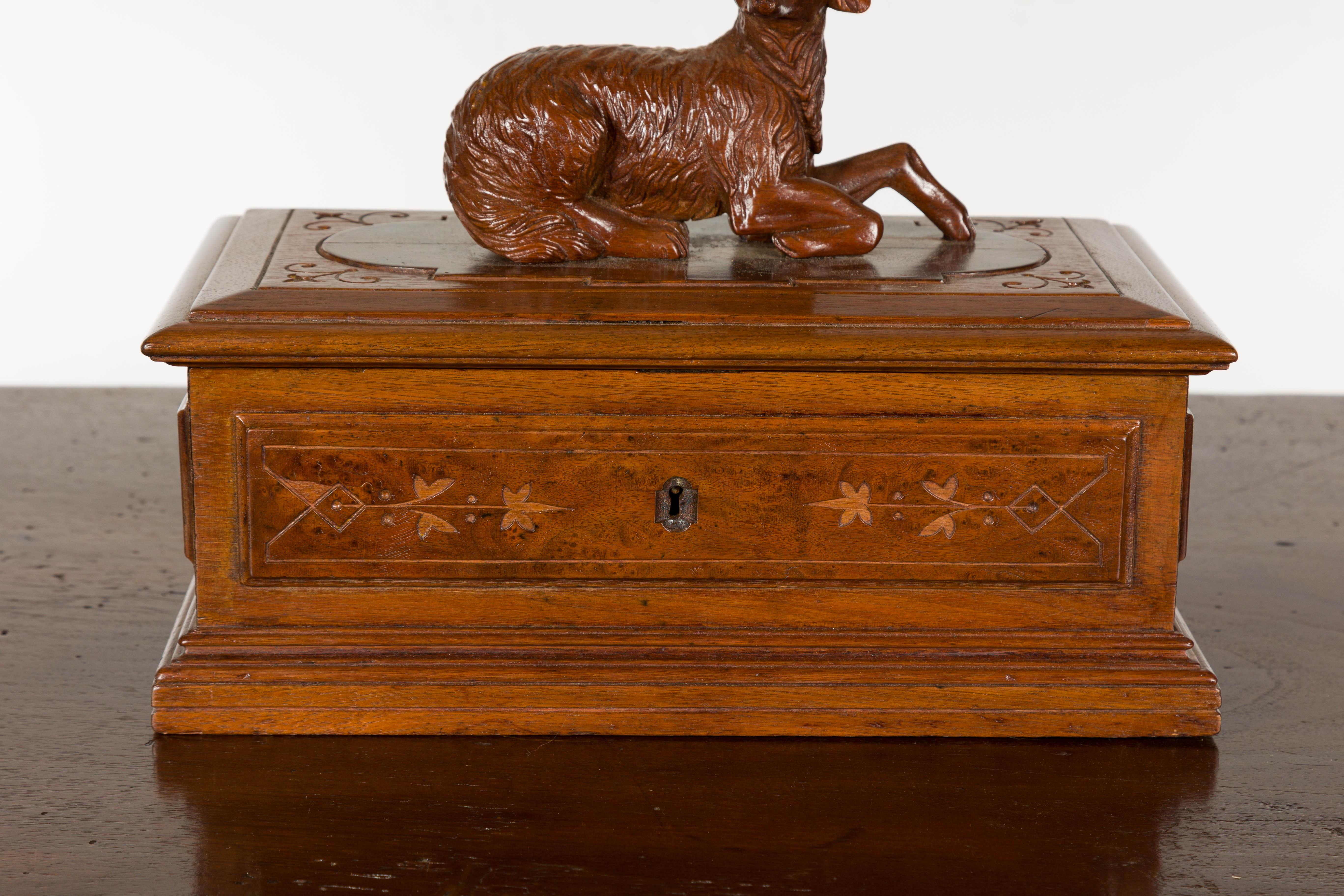 19th Century English Oak Decorative Box with Dog Carving In Good Condition For Sale In Atlanta, GA