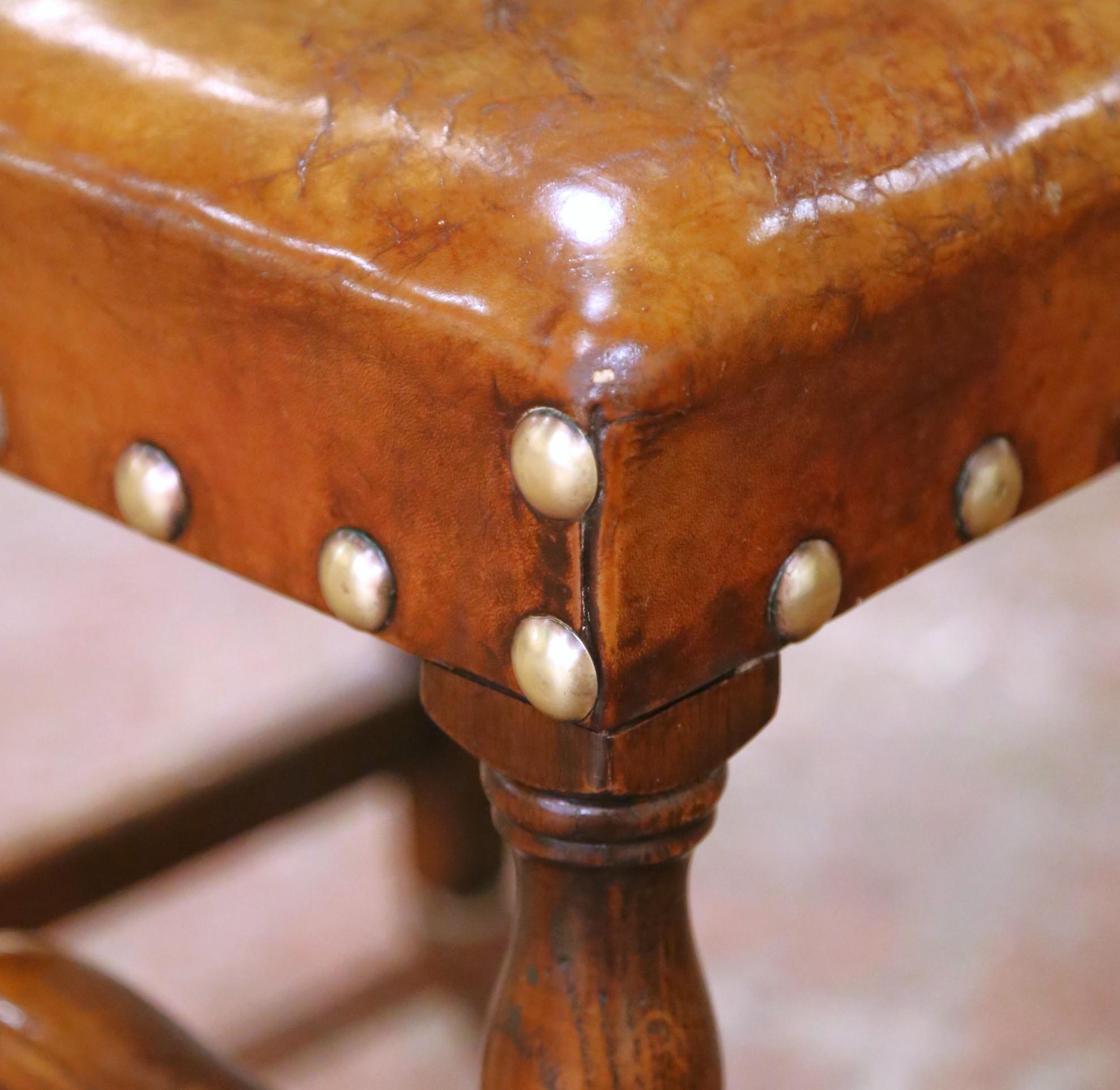 Englische Eichenstühle und -sessel des 19. Jahrhunderts mit Ledersitzen, 6-teilig im Angebot 6