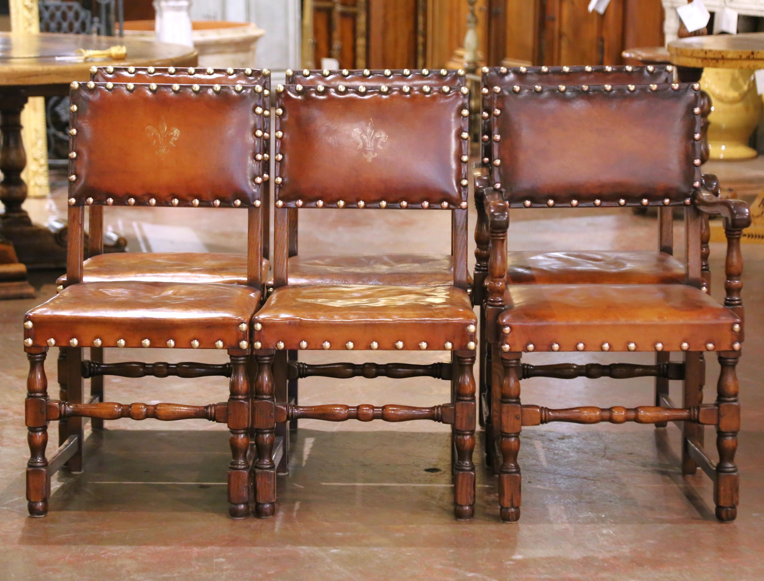 Englische Eichenstühle und -sessel des 19. Jahrhunderts mit Ledersitzen, 6-teilig (Louis XIII.) im Angebot
