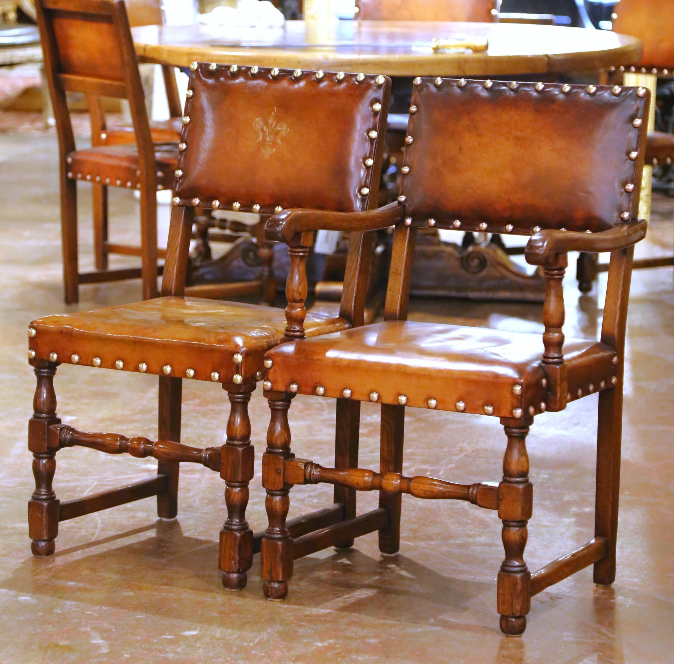 Englische Eichenstühle und -sessel des 19. Jahrhunderts mit Ledersitzen, 6-teilig (Handgeschnitzt) im Angebot