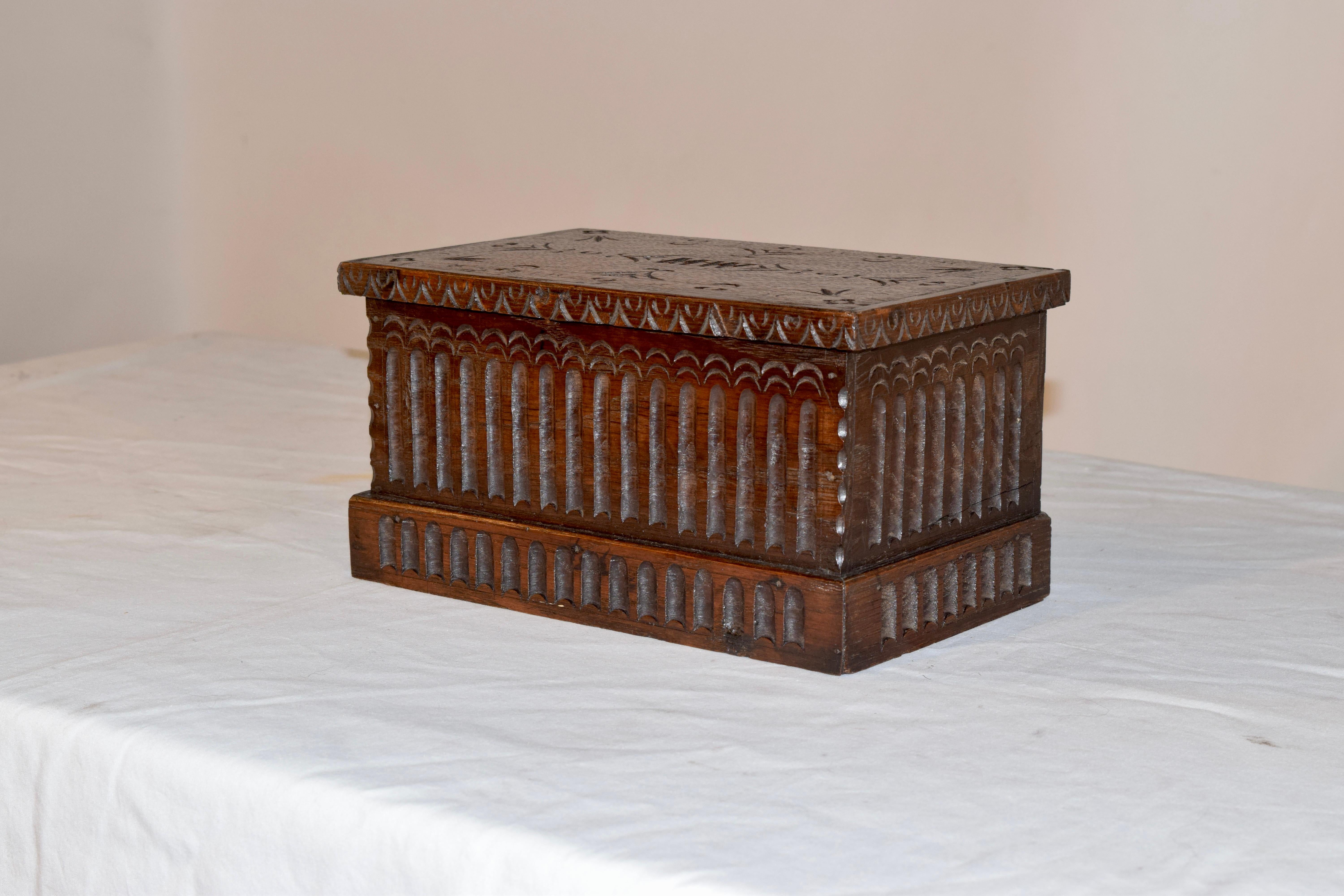 Victorian 19th Century English Oak Dresser Box For Sale